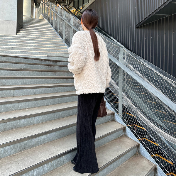 nugu Vネックボアジャケット BLACK beige nugu Vネックボアジャケット BLACK beige nugu Vネックボア