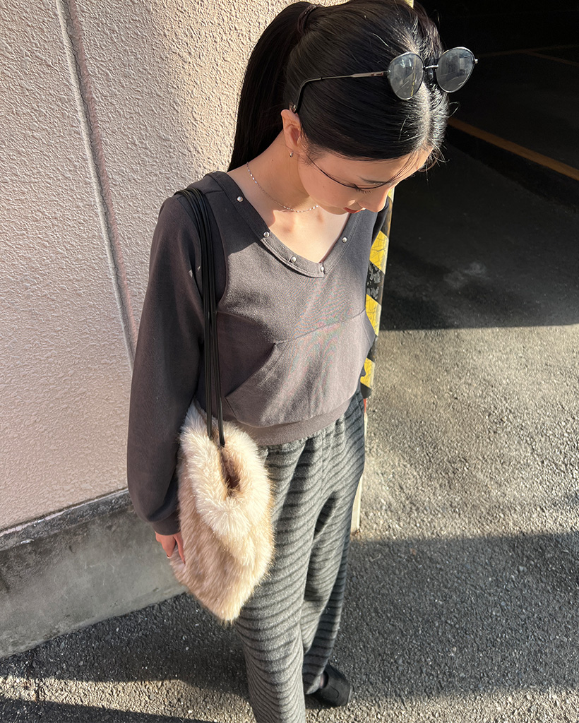 スタッドフードスリム長袖Tシャツ