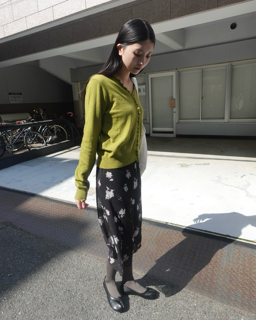 フリルVネックポイントカーディガン