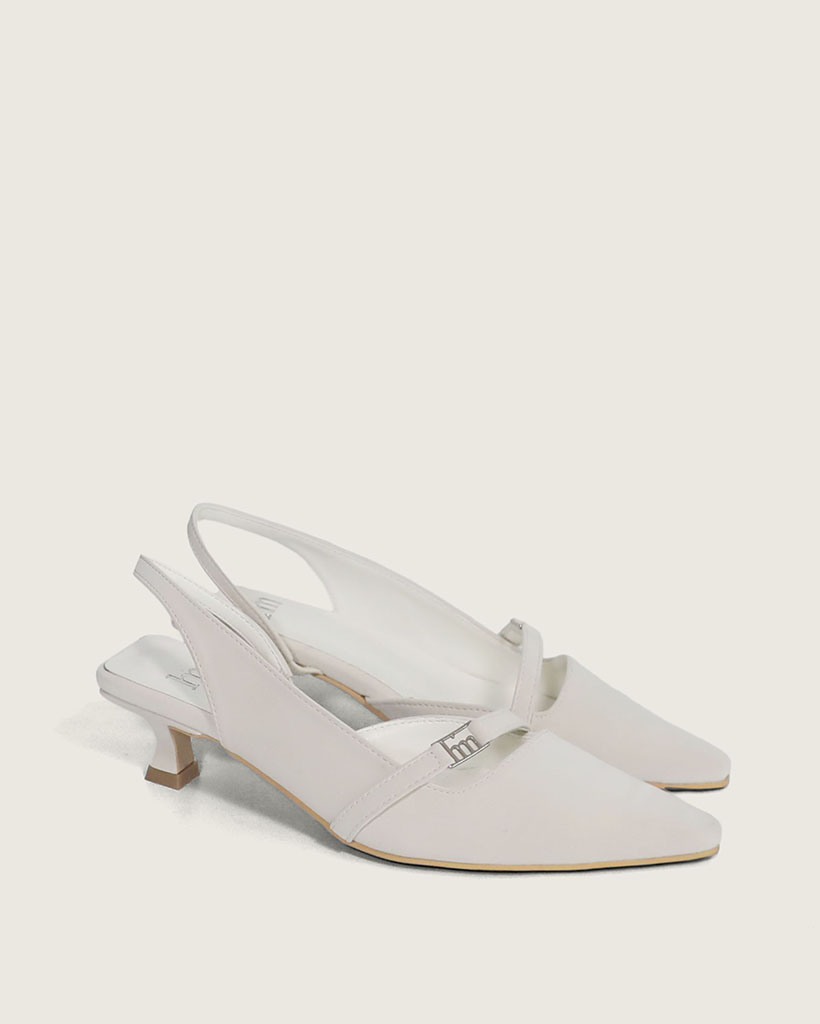 【4色展開】ヒアムロゴポイント甲ストラップポイントスリングバック/2025 AW NEW COLLECTION/ivory