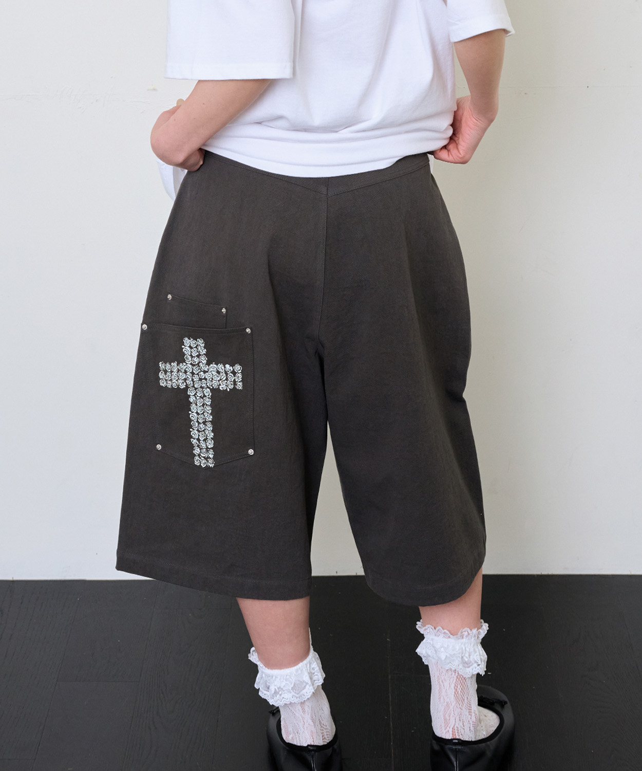 CROSS POCKET BERMUDA PANTS - CHARCOAL