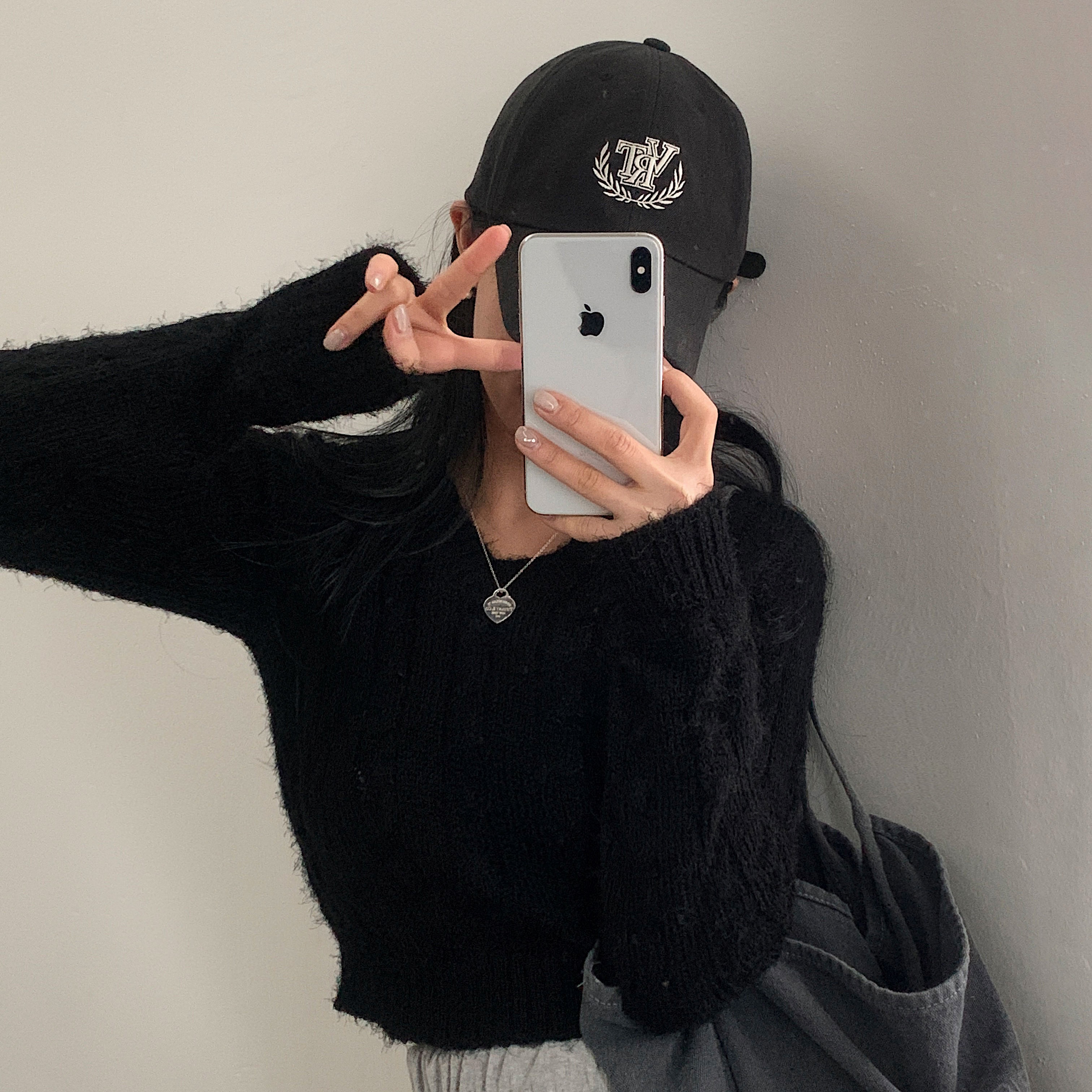 ツイストVネッククロップド長袖ニット-4color