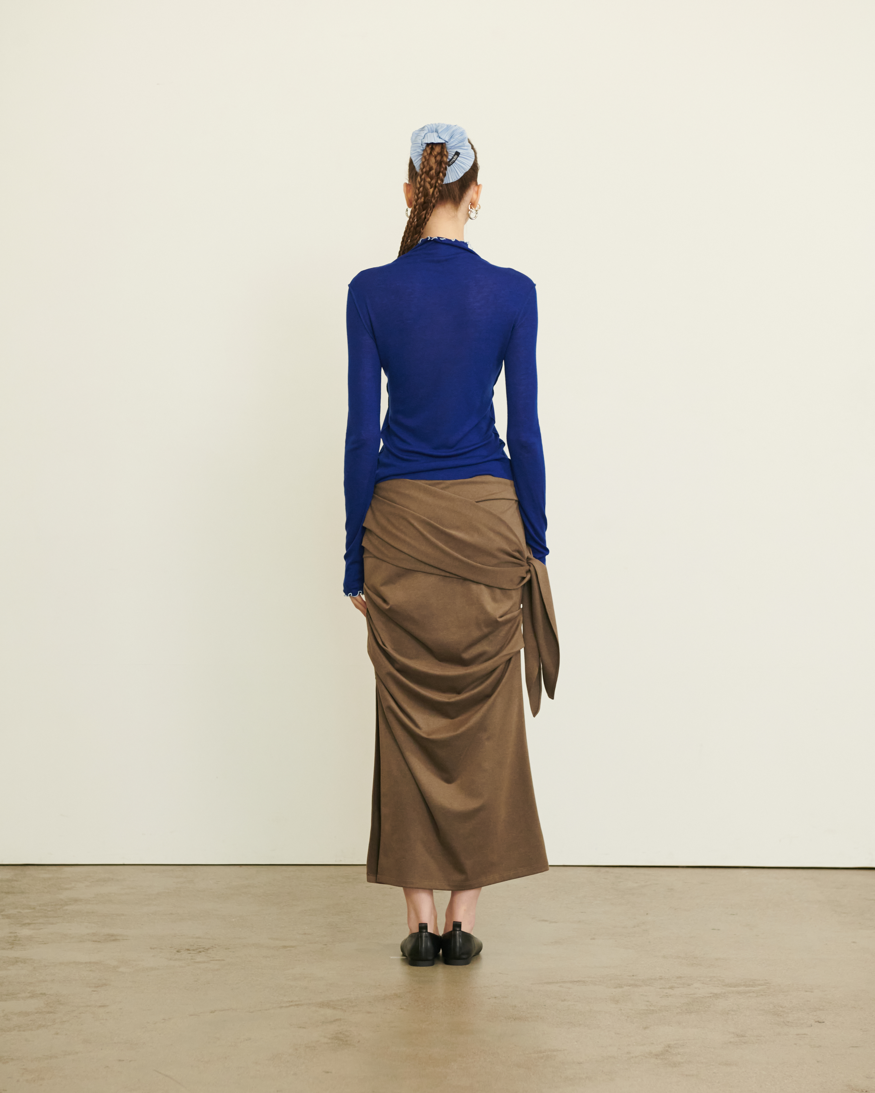 CURVED LINE MOCK NECK TOP_BLUE | ファッション通販サイト NUGU