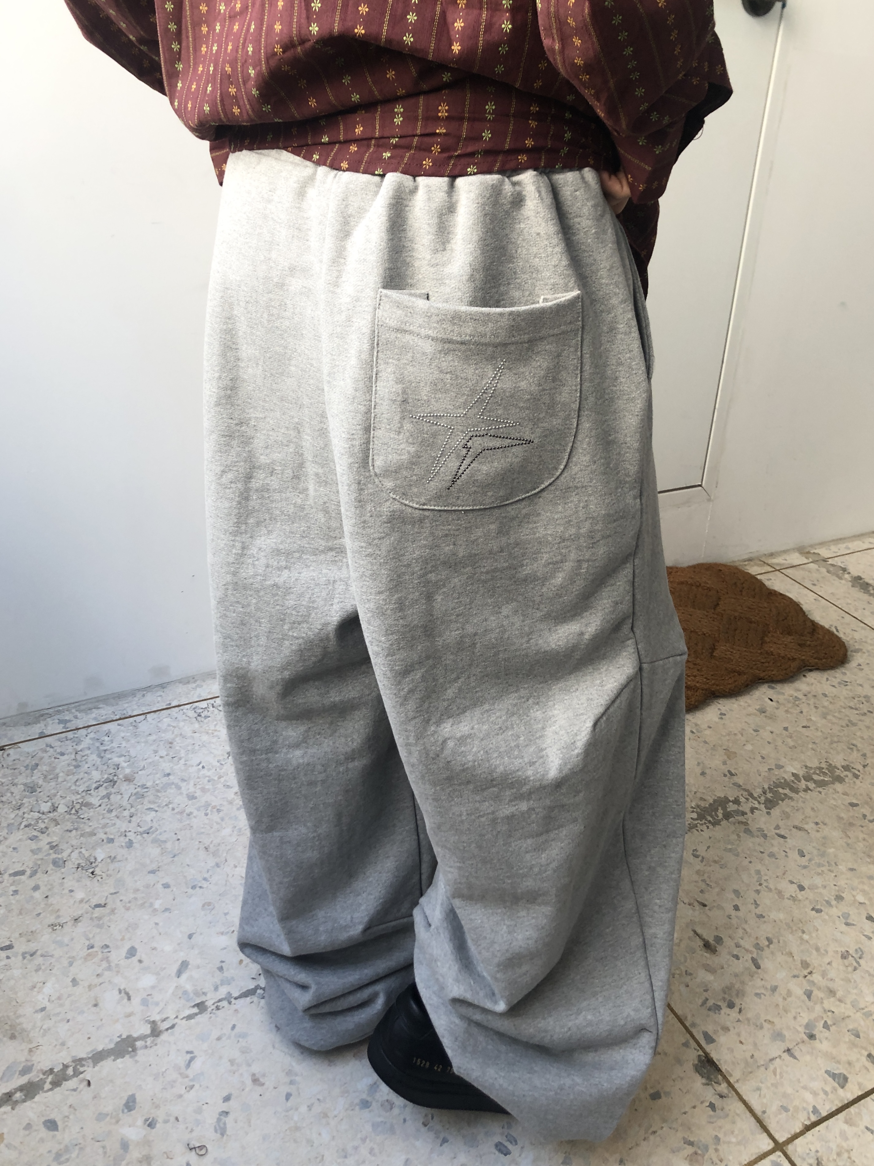 HIKUNETO CONDOR グレー スウェット ひくねとコンドルトレーナー（ブラック×ホワイト） | HIKUNETO STORE