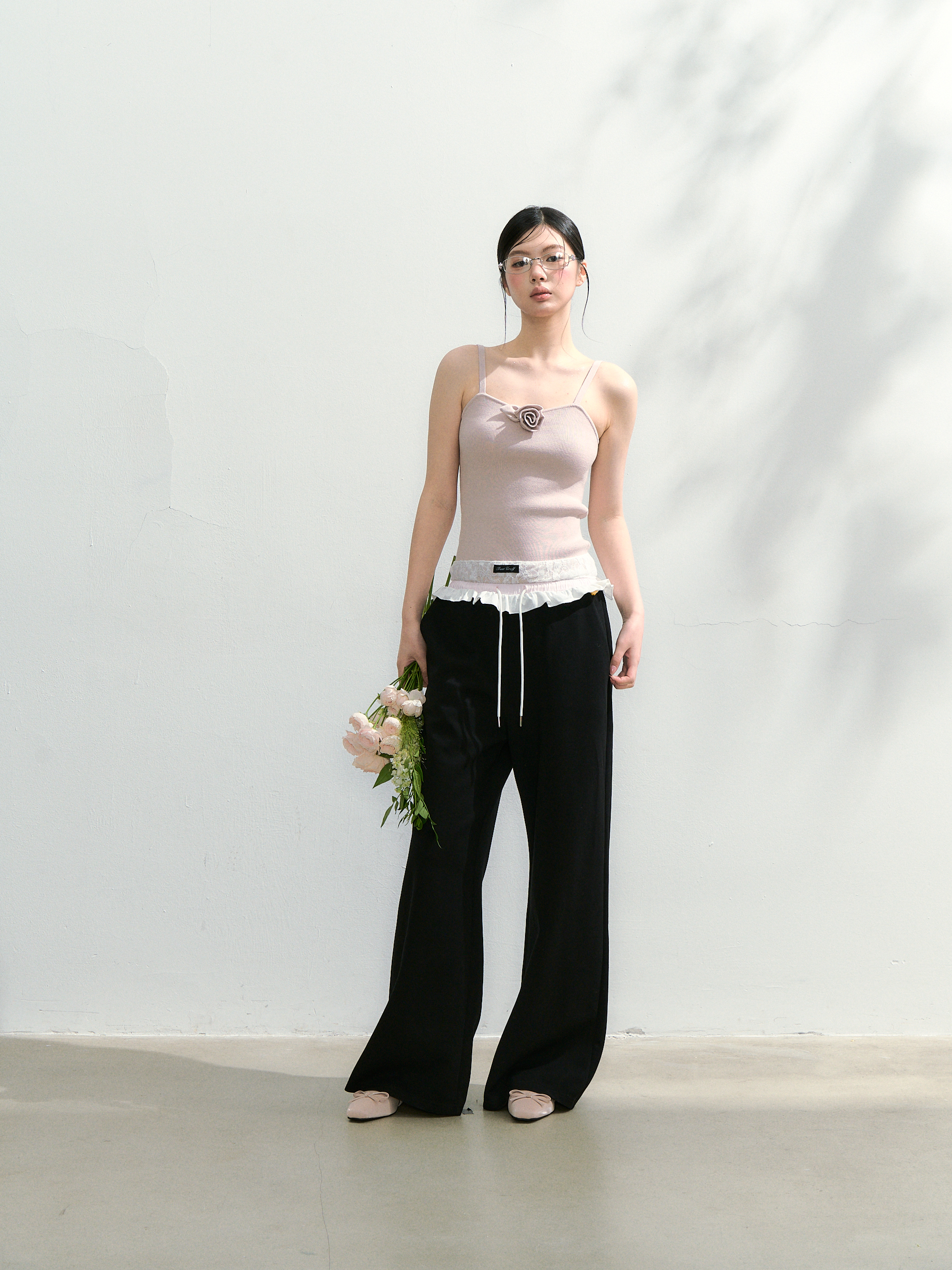 シーシー (CeCe) レディース ボトムス・パンツ Flare Leg Pants W/ Rhinestone Trim (Rich Black) 取寄) シーシー レディース サイド オーバーラップ セルフ タイ パンツ