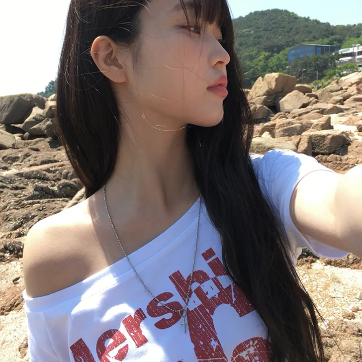 ワンオフショルダーレタリング半袖Tシャツ