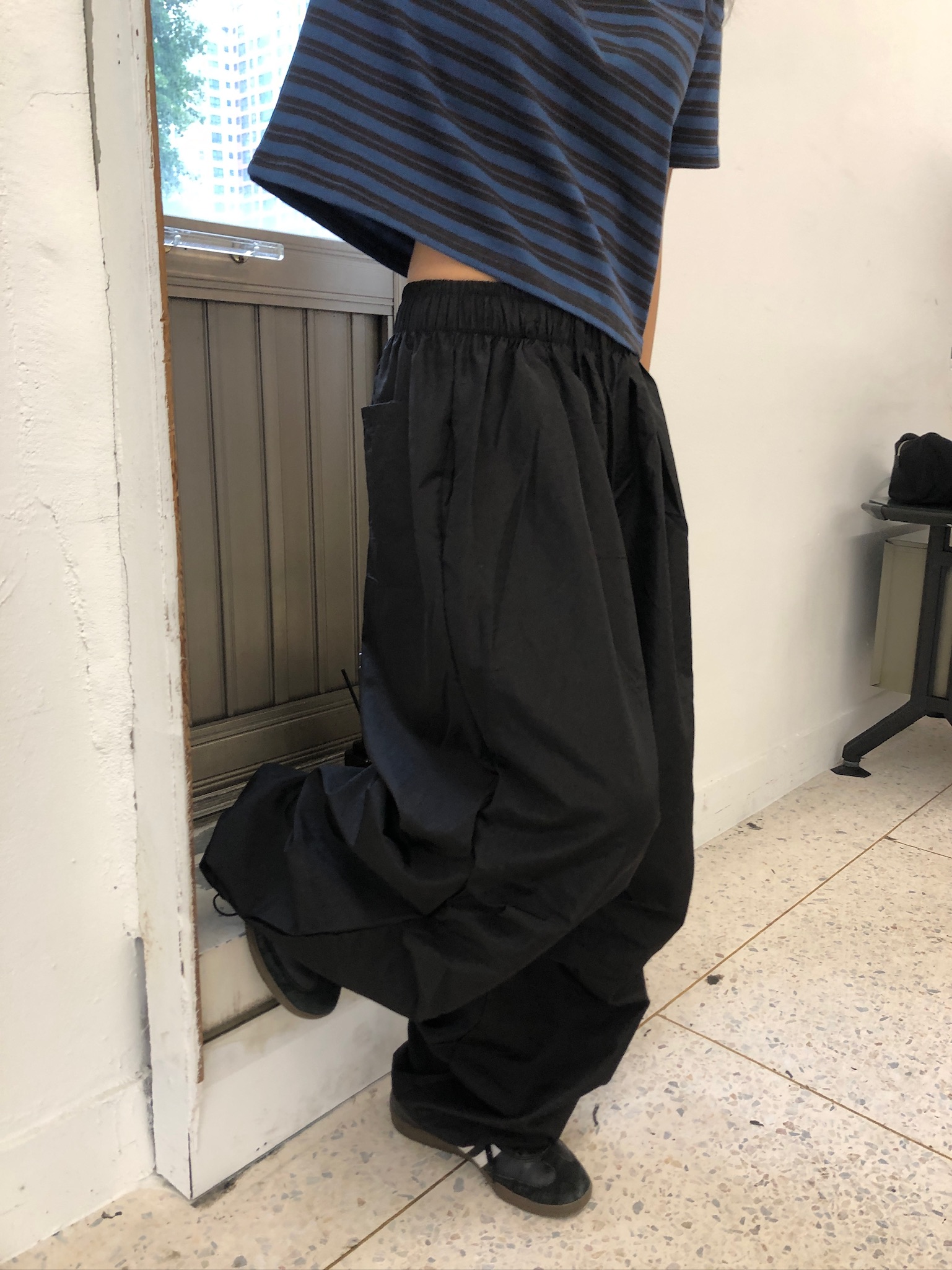 裾ボタンタックワイドカーゴパンツ (2color) | ファッション通販
