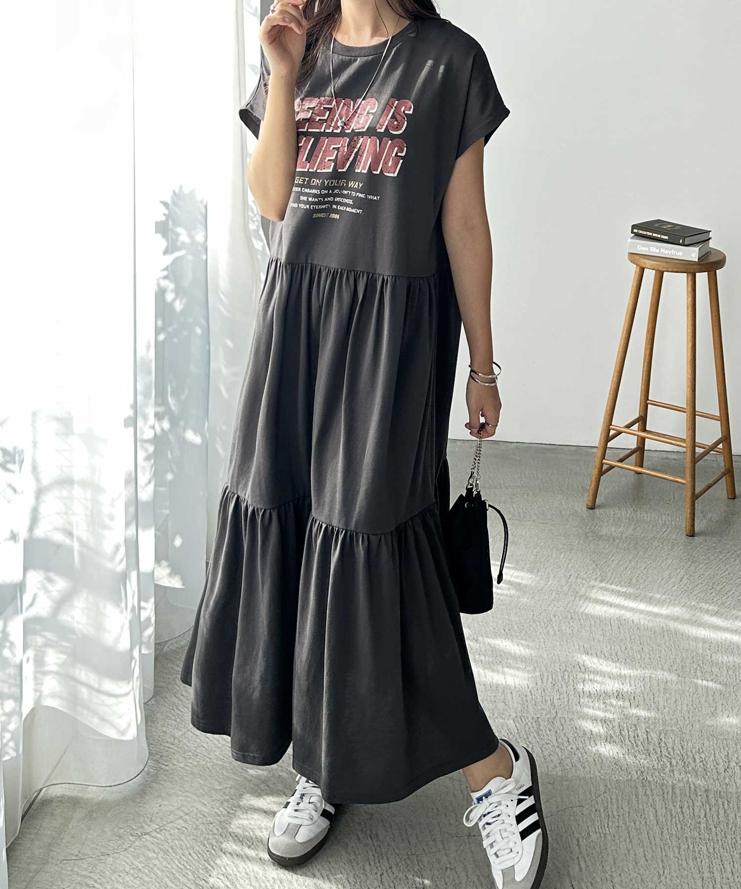 ワンピース t FIRSTMOODコラボ》ピグメント風ティアードプリントTシャツワンピース