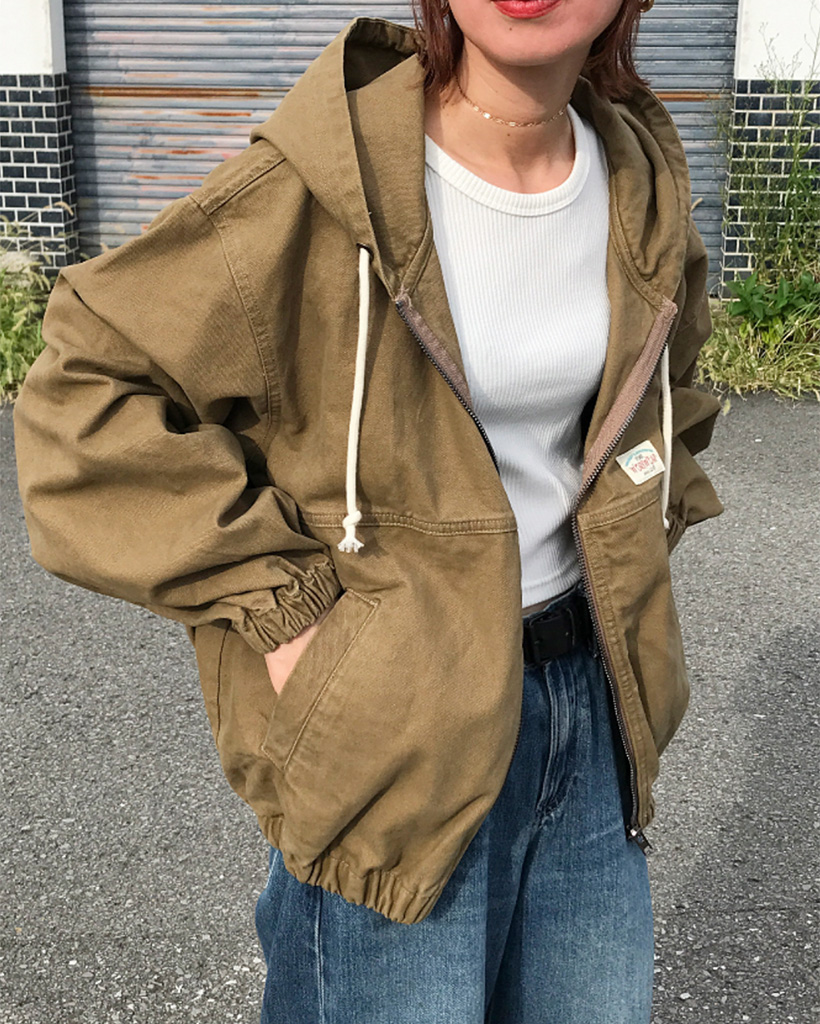 PGG フード付きナイロンジャケット ベージュ 未使用 7.1万 PGG フード付きナイロンジャケット ベージュ 5 L XL