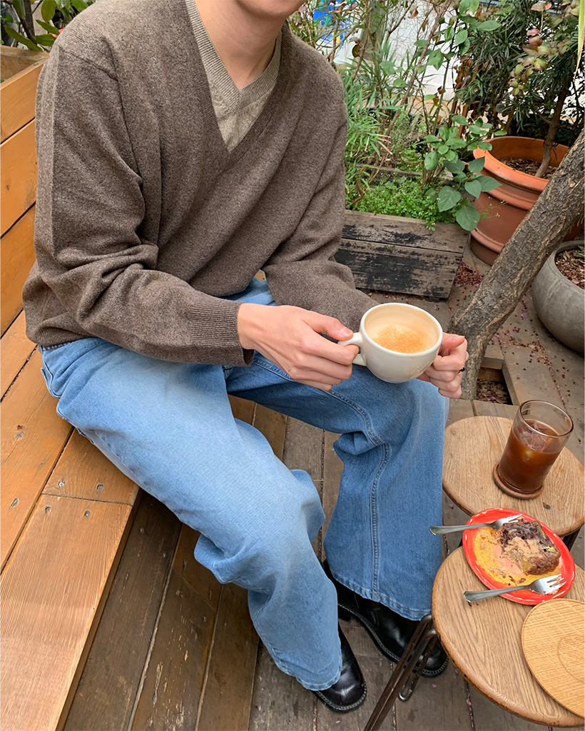 Vネックバイカラーニット