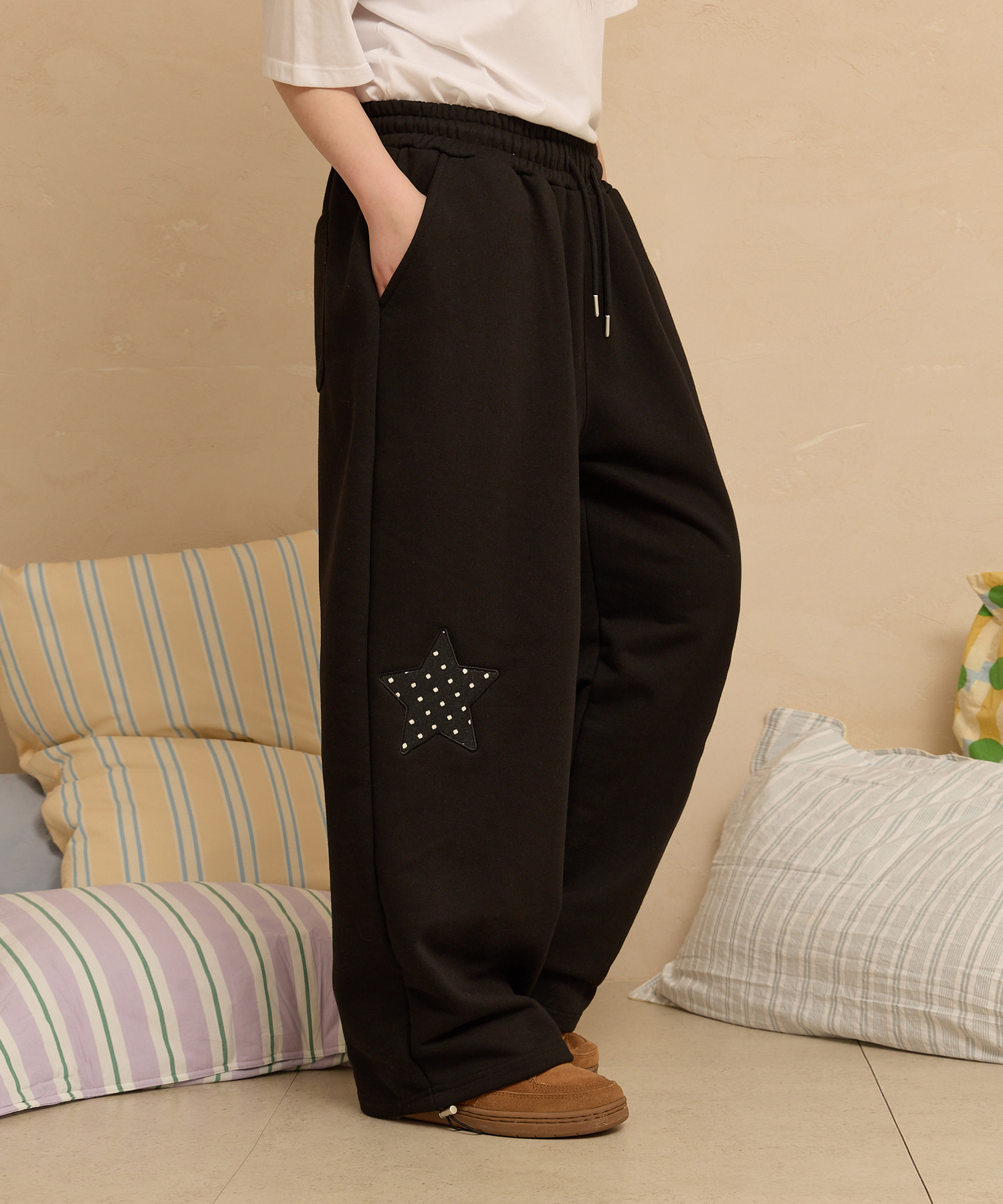 YK Applique Dot Sweat pants BLACK