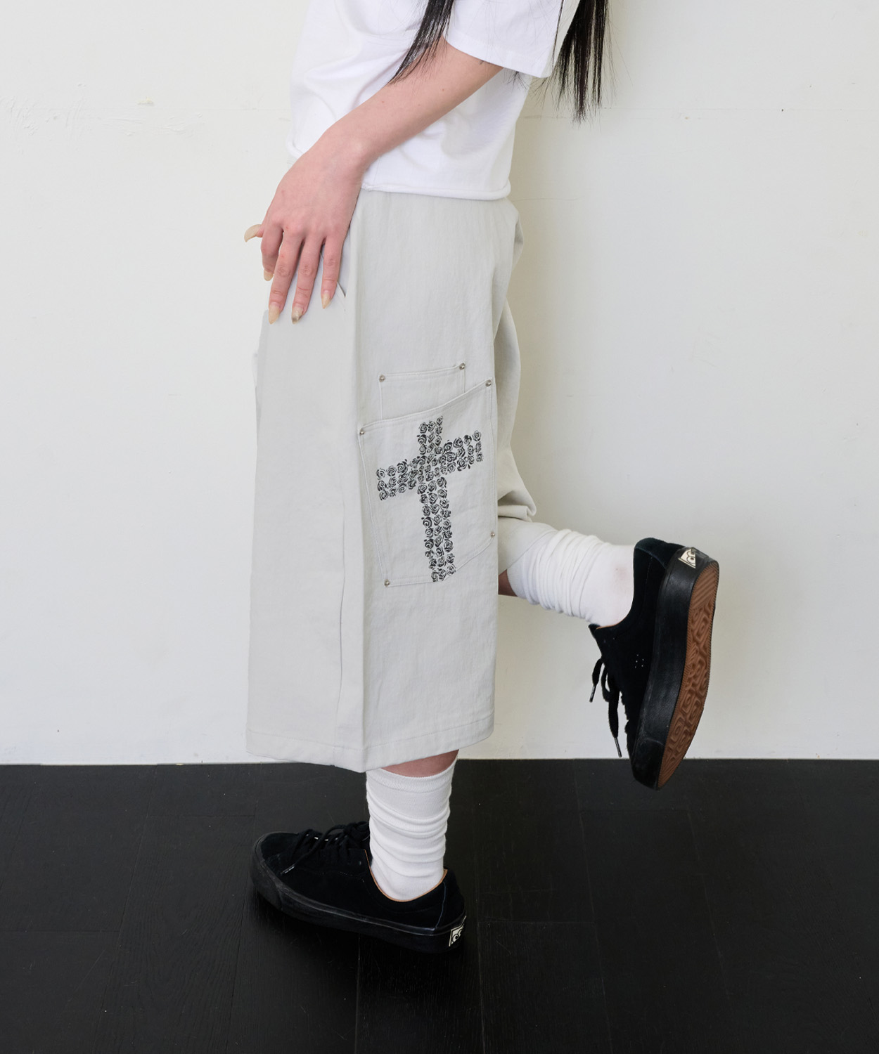 CROSS POCKET BERMUDA PANTS - LIGHT GRAY