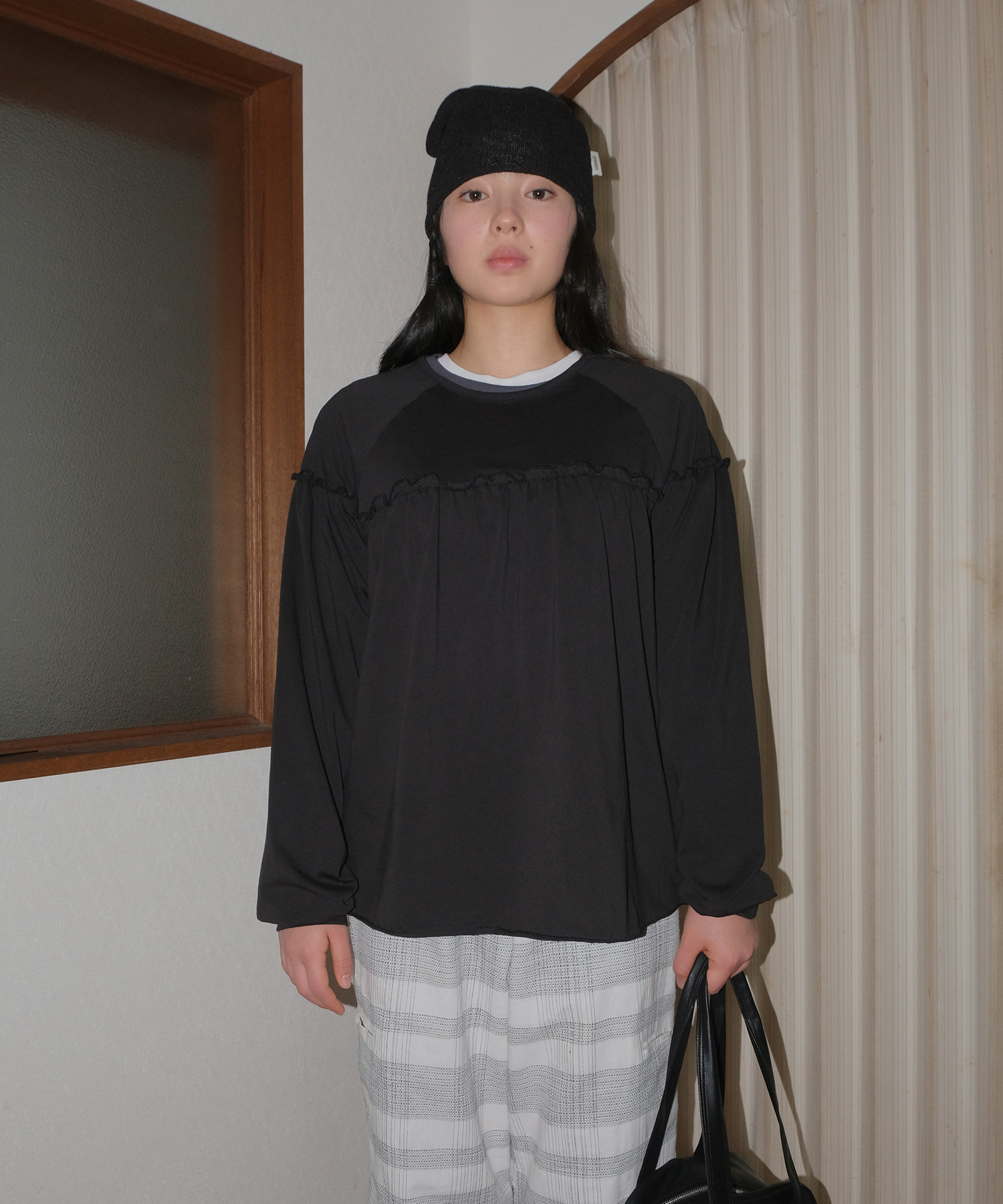 RUFFLE TEE BLACK