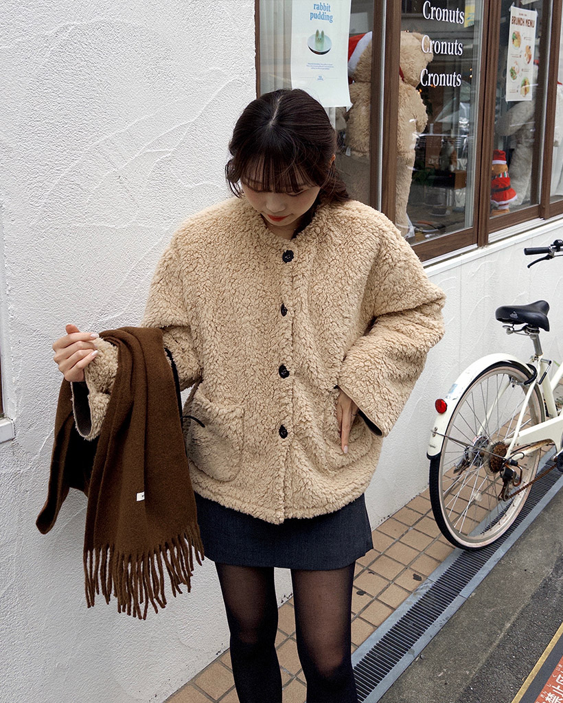 ノーカラーボアジャケット