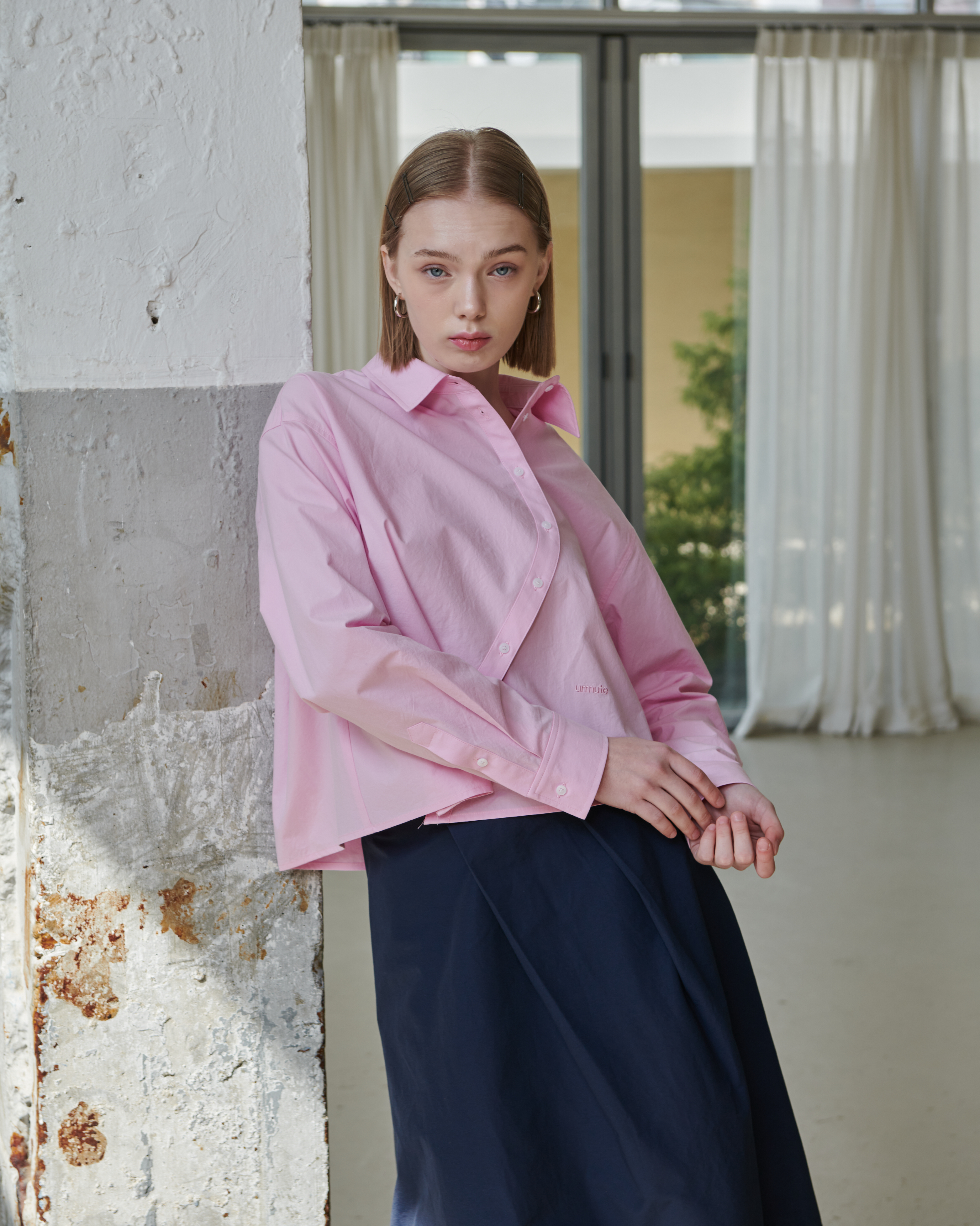 CURVED PLACKET CROPPED SHIRT_PINK | ファッション通販サイト NUGU