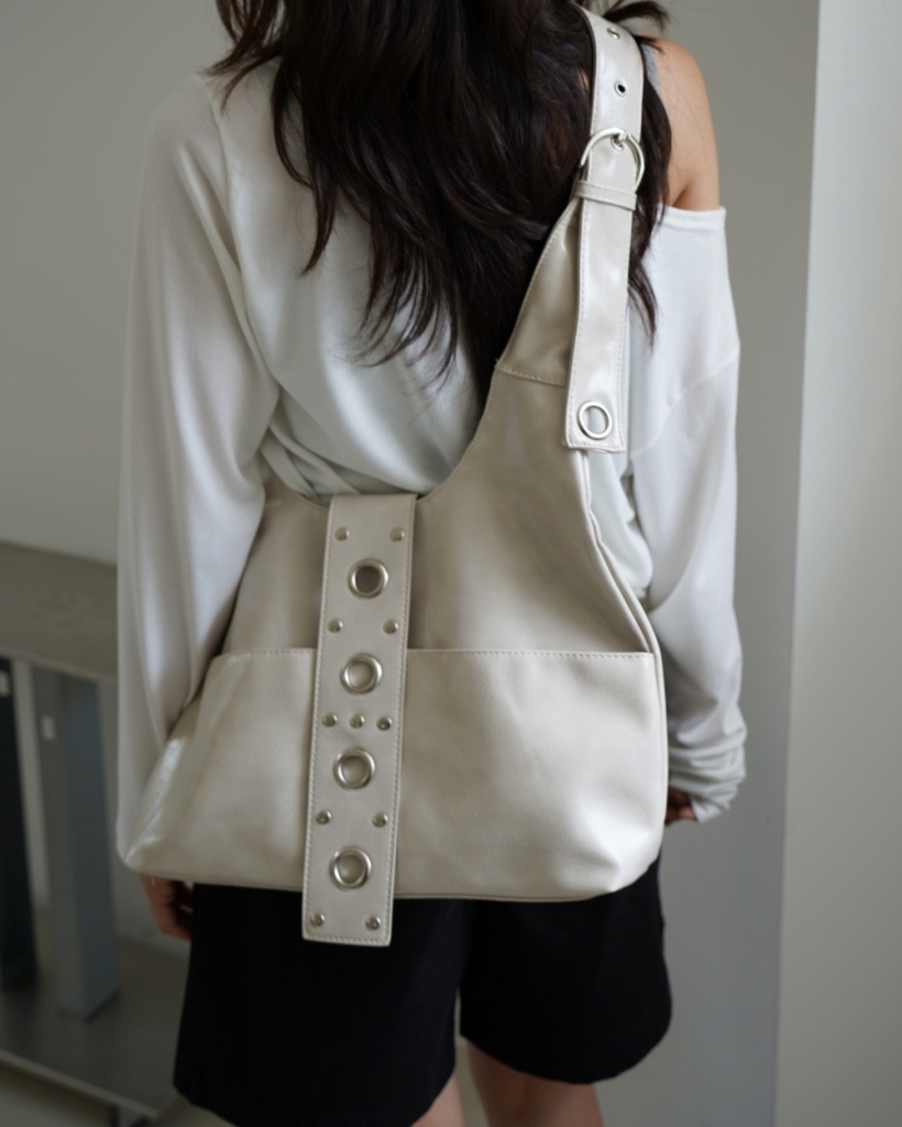 パンチングレザーショルダーバッグ