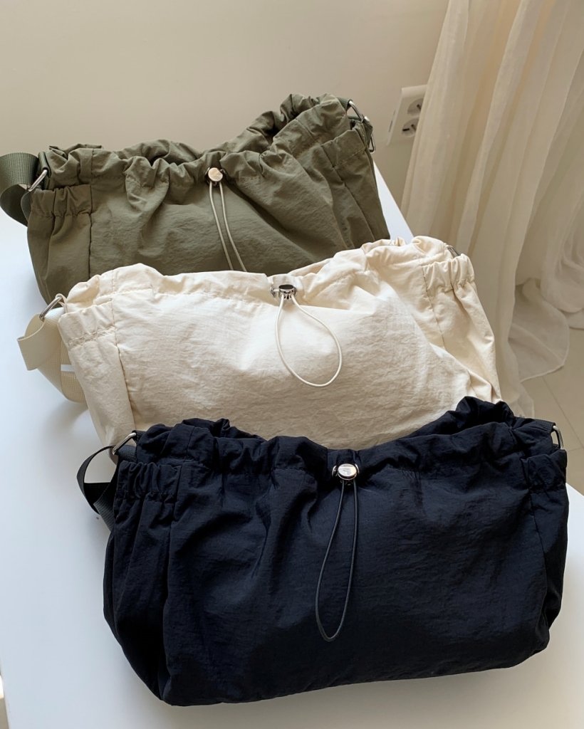 ヌビ サイドポケット付き ショルダーバッグ　生成×チューリップ ハンドメイド ヌビ サイドポケット付き ショルダーバッグ 生成×チューリップ