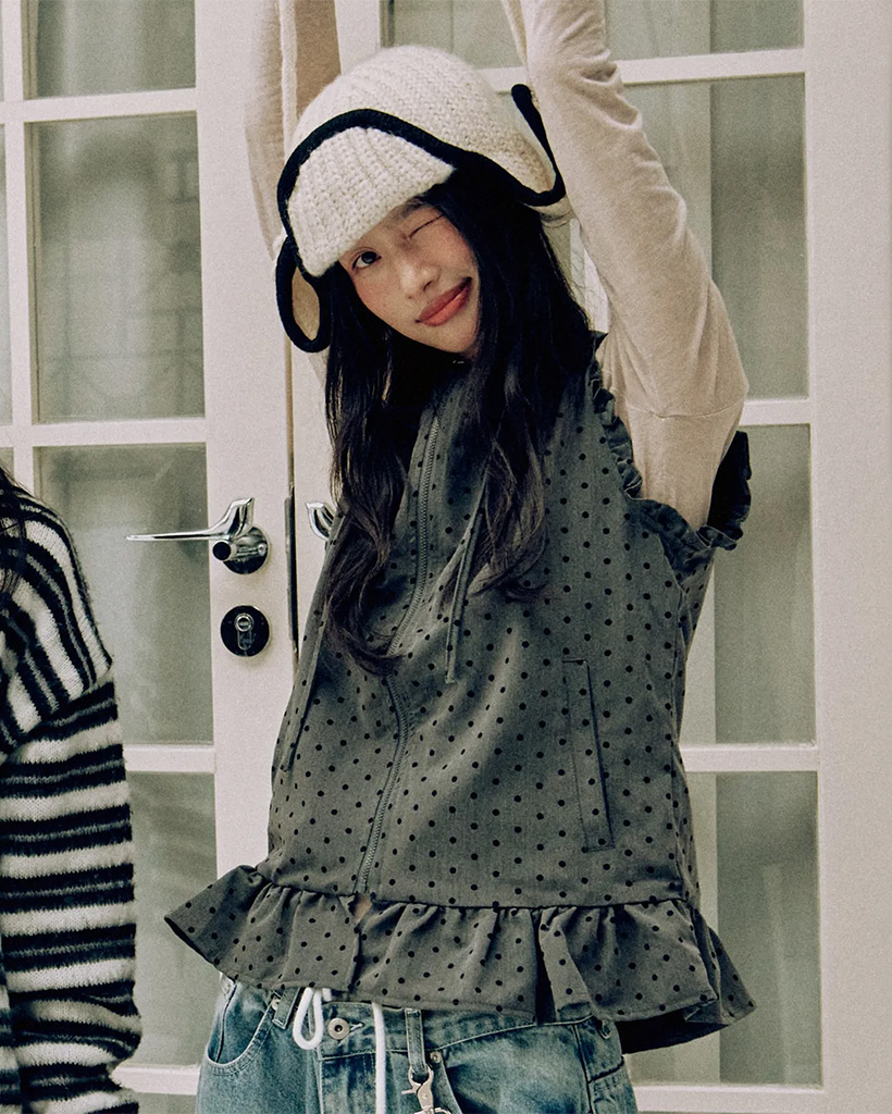 Frilled Hem Dot Layered Hooded Zip-Up Vest [Charcoal]