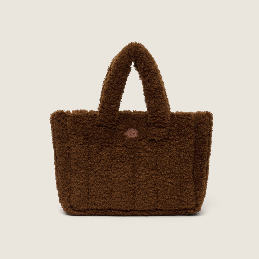 人気シグネチャー【SIENNE】Shearing Bear Padding Bag★2色 人気シグネチャー【SIENNE】Shearing Bear Padding Bag☆2色