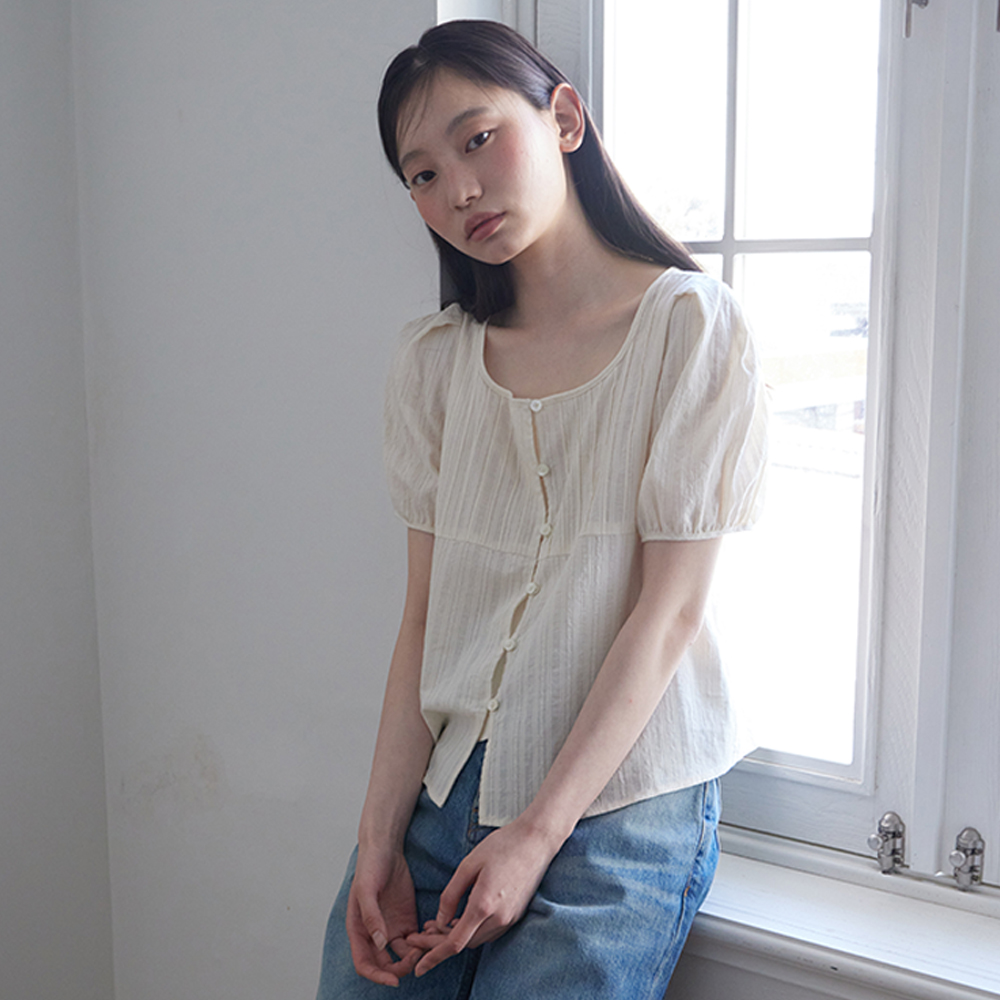 Tuck detail puff blouse_BEIGE