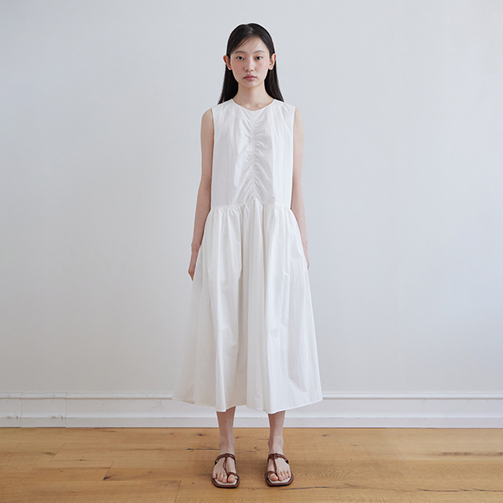 Pleated sleeveless one-piece_WHITE