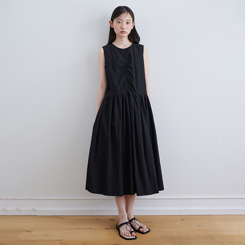 黒のプリーツノースリーブワンピース 中古・古着通販】ISSEY MIYAKE (イッセイミヤケ) ノースリーブ