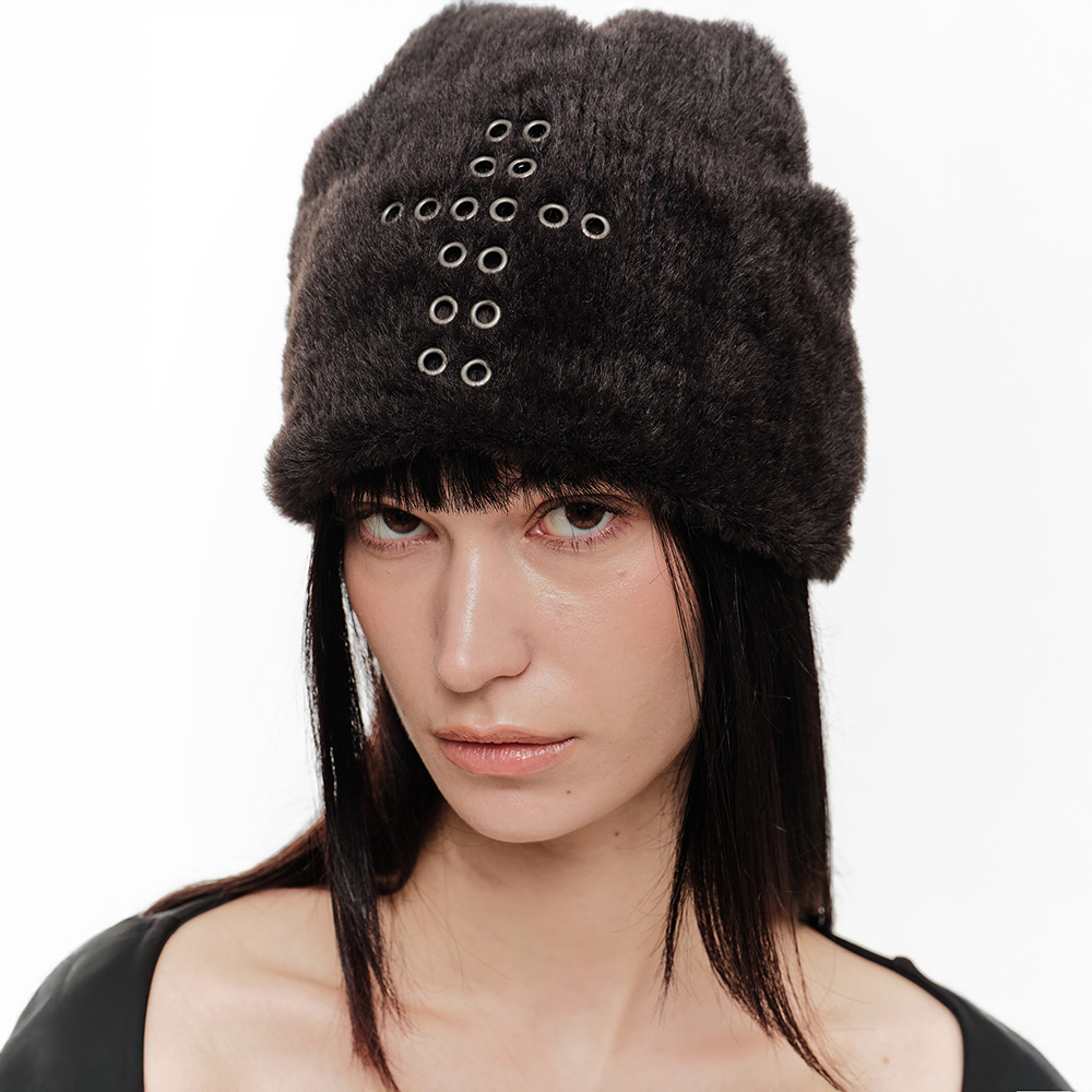 HUG STUD BEANIE (BLACK)