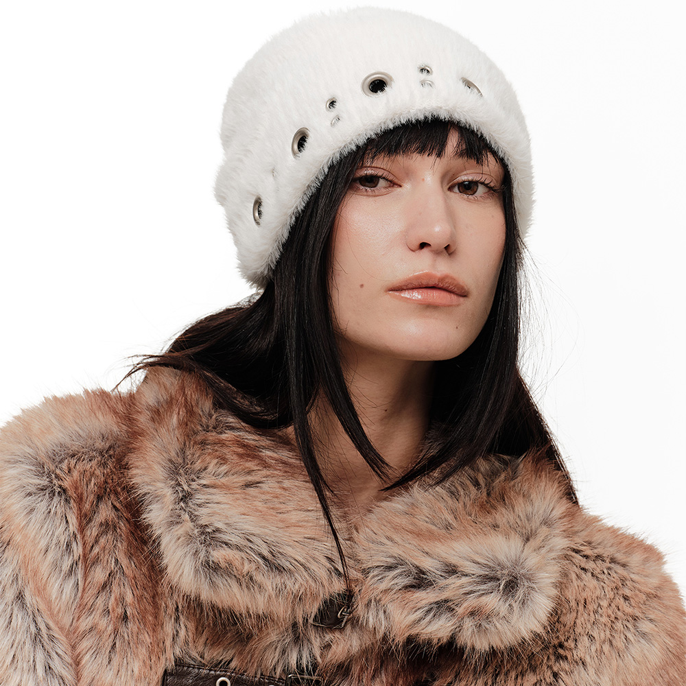 HUG STUD BEANIE (IVORY)