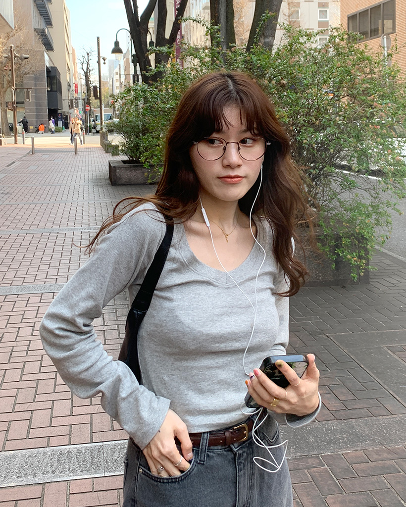 ベーシックVネックTシャツ