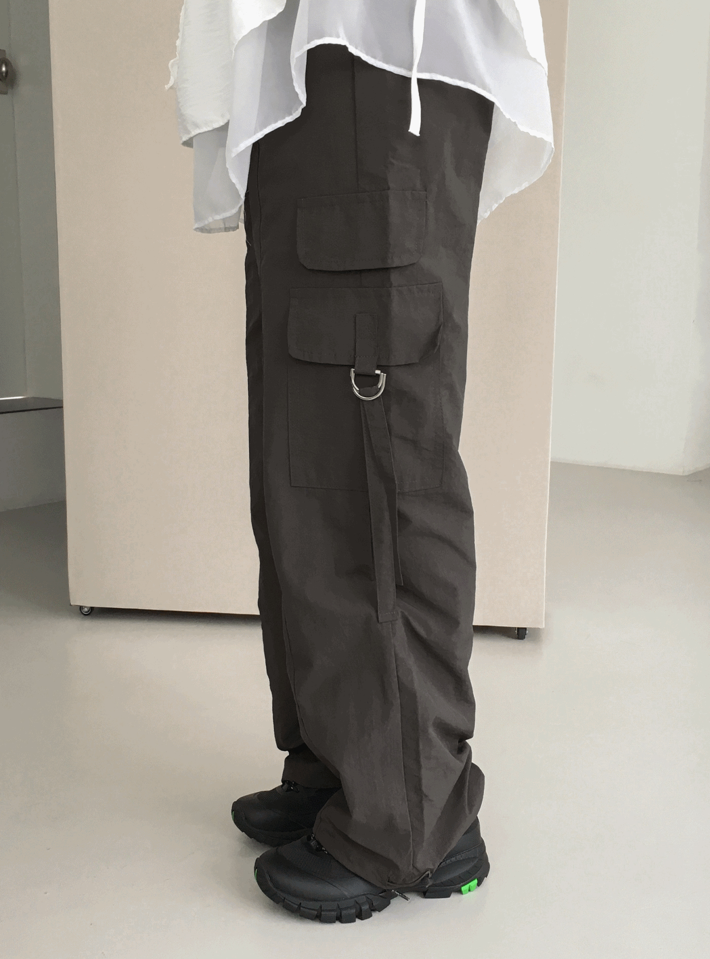 ストラップカーゴゴムワイドパンツ | ファッション通販サイト NUGU