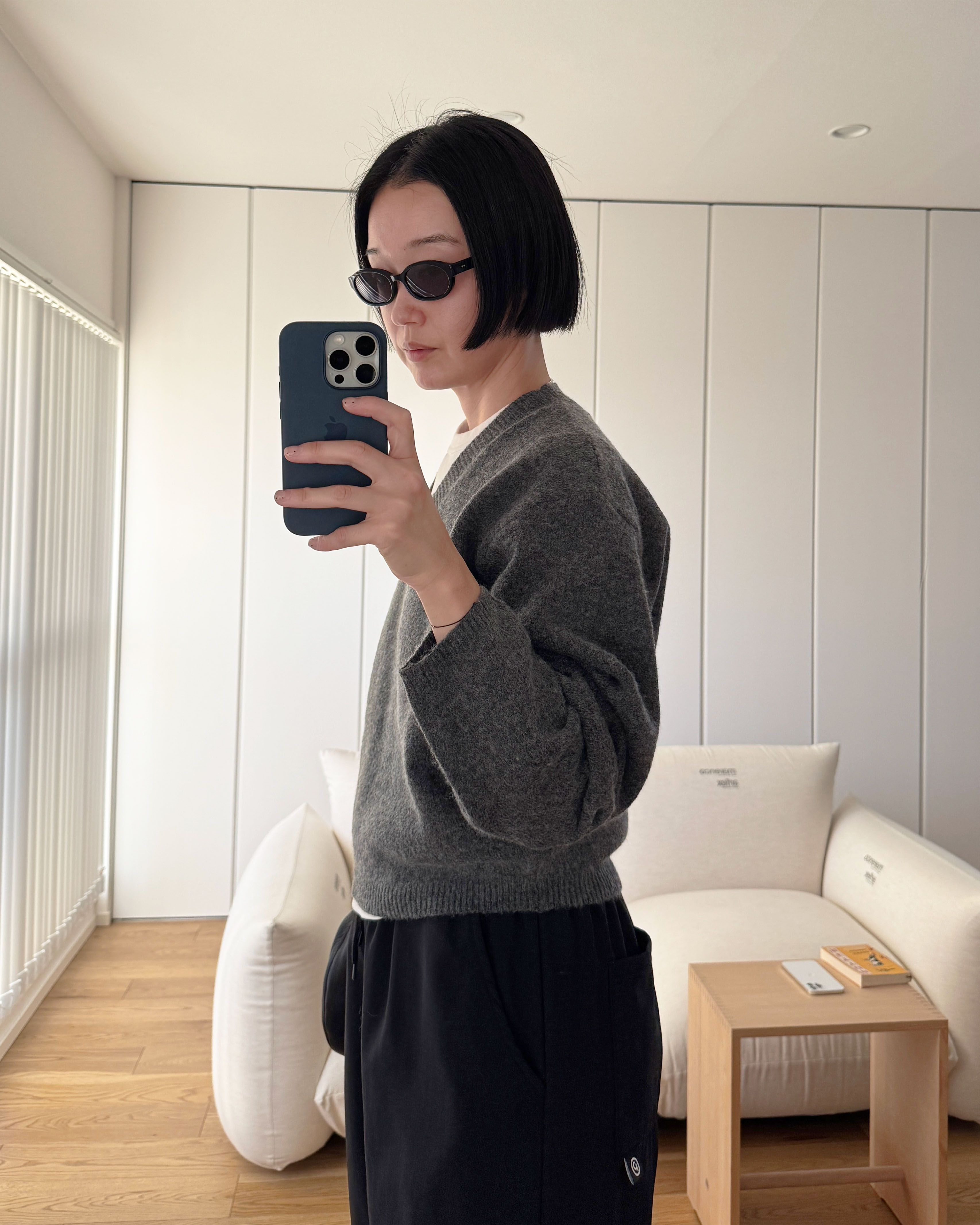 セミクロップドVネックニット | ファッション通販サイト NUGU