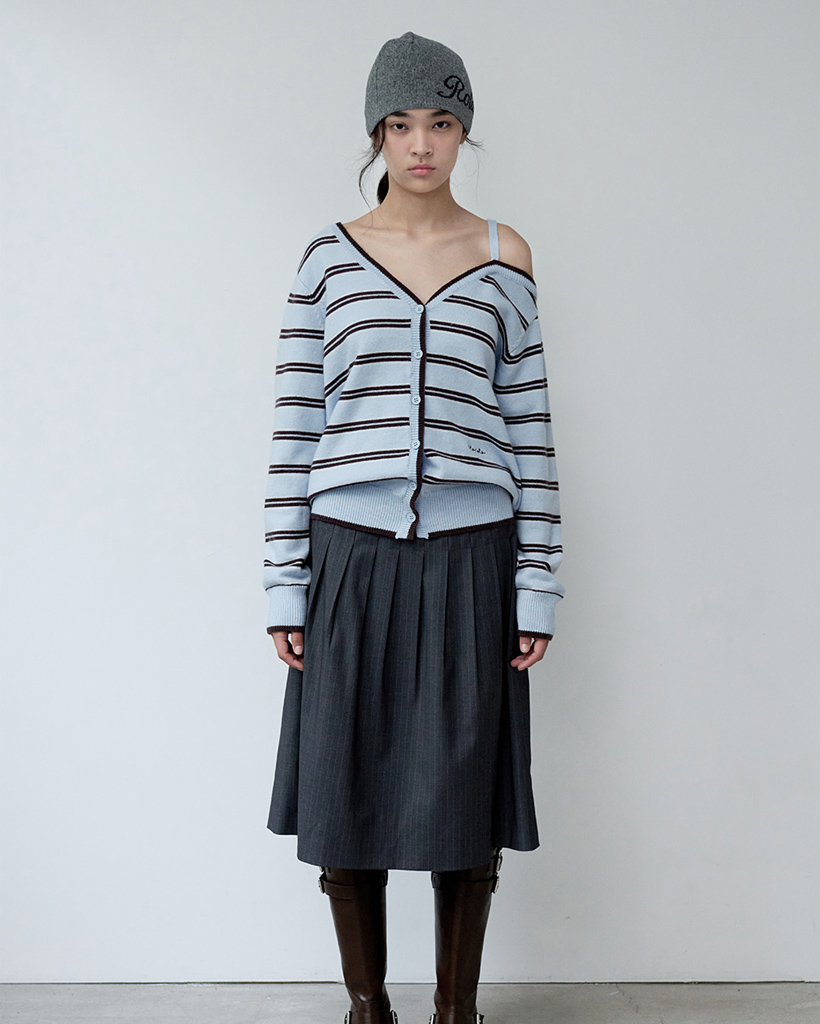 K-POPアイドル着用] ONE OFF SHOULDER STRIPE WOOL BLENDED CARDIGAN