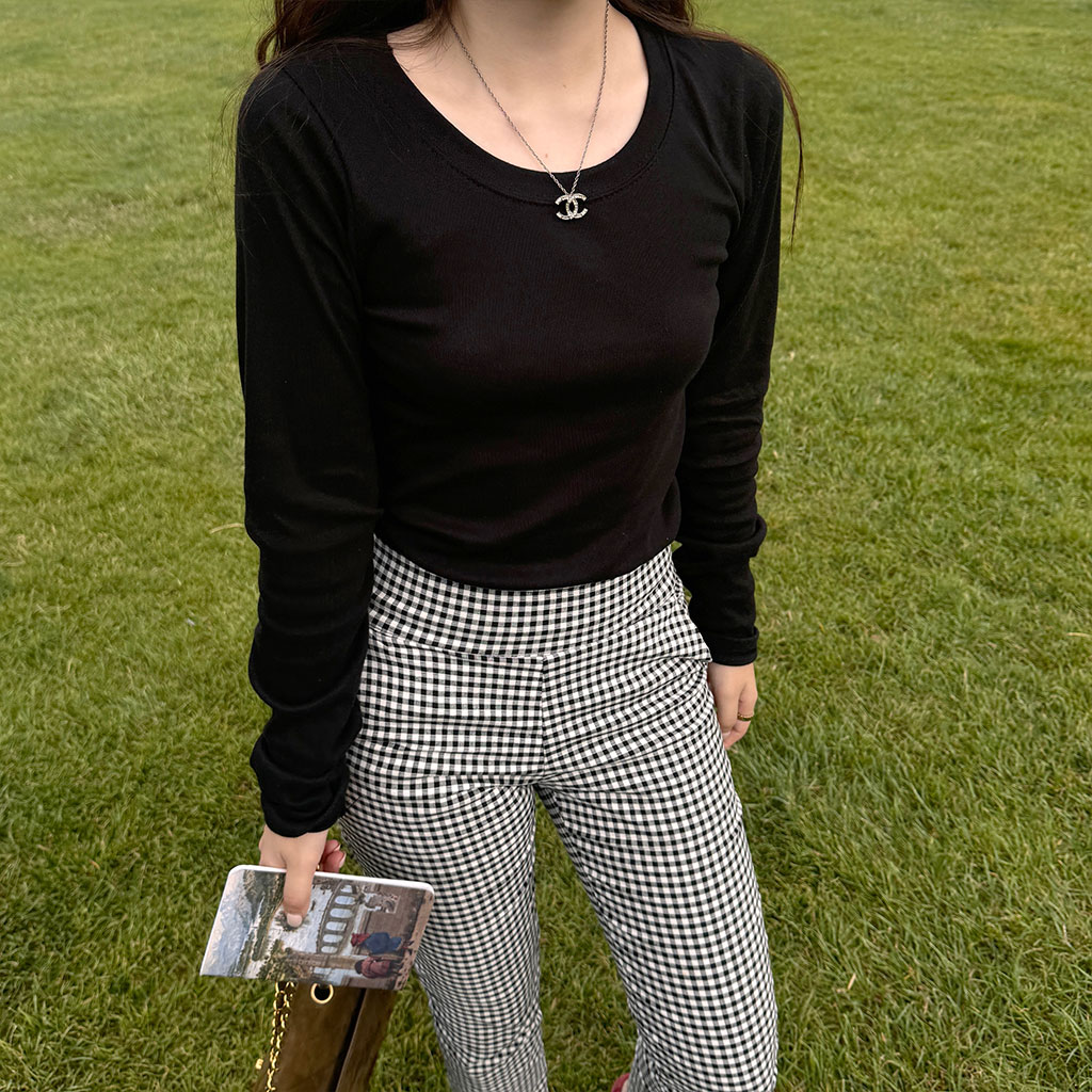 カラーフルuネックTシャツ