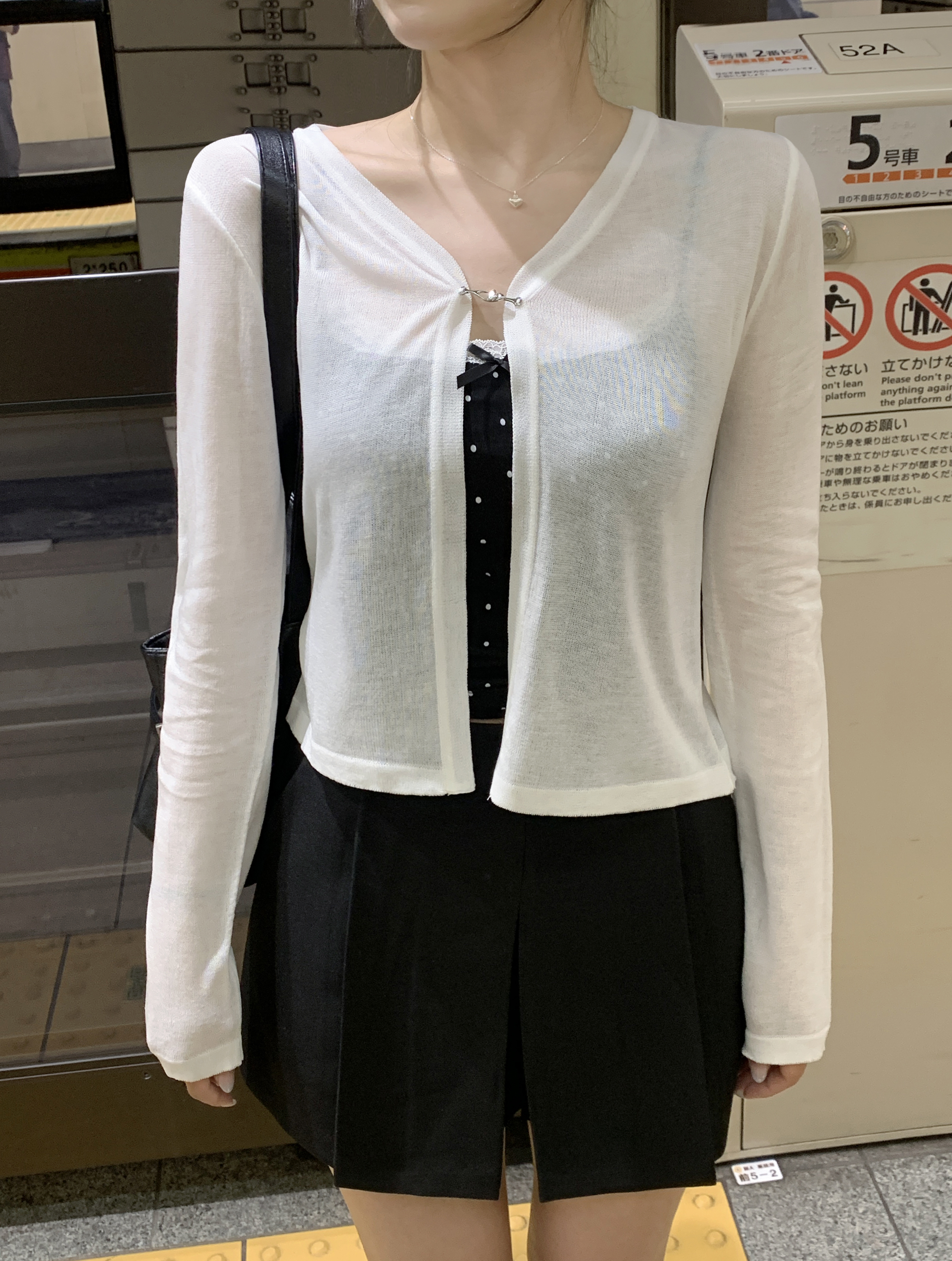 お値下げデザインスリーブキャミブラウス　ホワイト美品 楽天市場】ブラウス レディース 長袖 刺繍 おしゃれ きれいめ 白