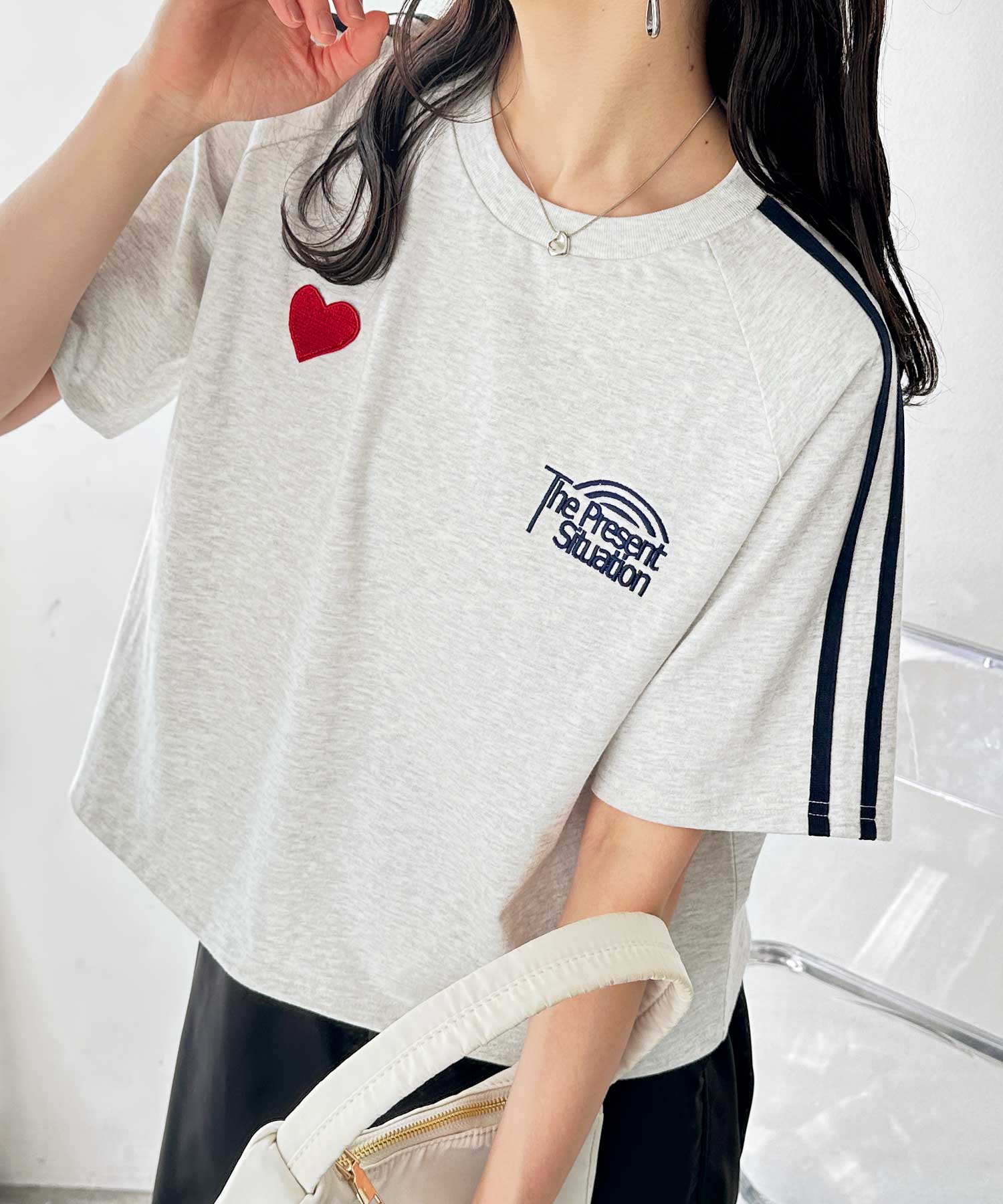 FIRSTMOODコラボ》ハート刺繍ラインショート丈Tシャツ
