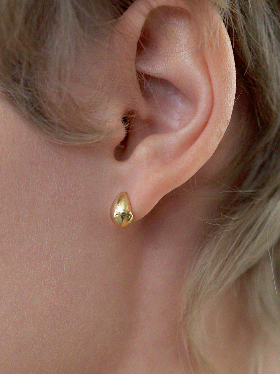 [leeENoir] 韓国アクセ☆925silver☆Mini Egg Ball Earring Mini Egg Ball Earring (2color) | ファッション通販サイト NUGU