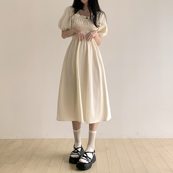 humoresque ピンクベージュ ロングワンピース 半袖　シルク humoresque ピンクベージュ ロングワンピース 半袖 シルク