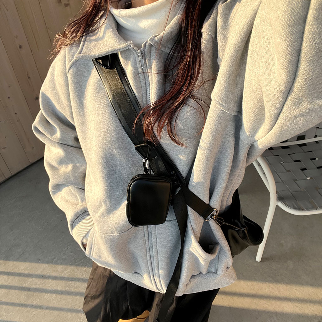 ストラップハーフムーンバッグ | ファッション通販サイト NUGU