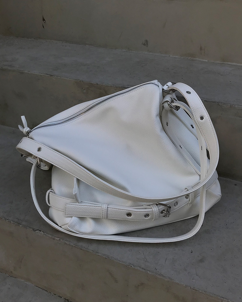 ベルトタイプスクエアショルダーバッグ