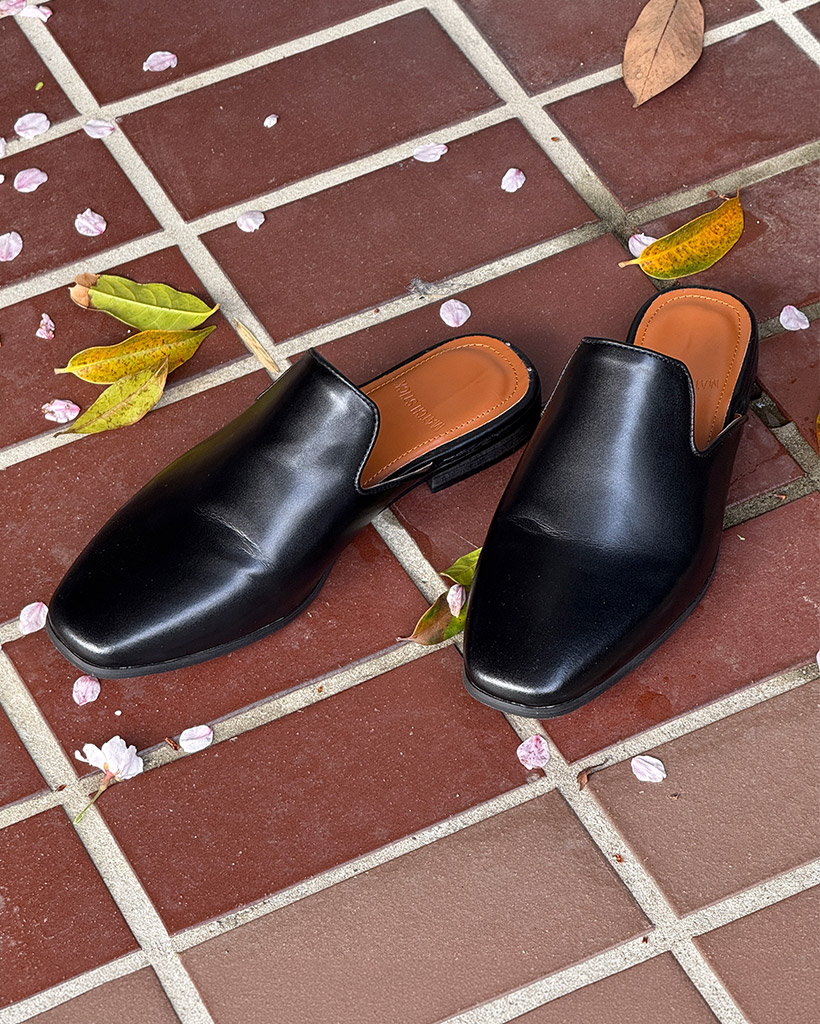 グロッシーブローファー