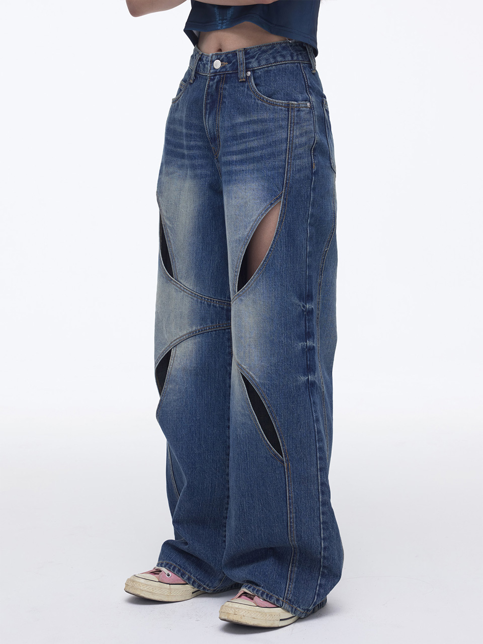 デニム・ジーパン CUT-OUT JEANS First Glance Cut Out Waistband Straight Leg Jean - Medium