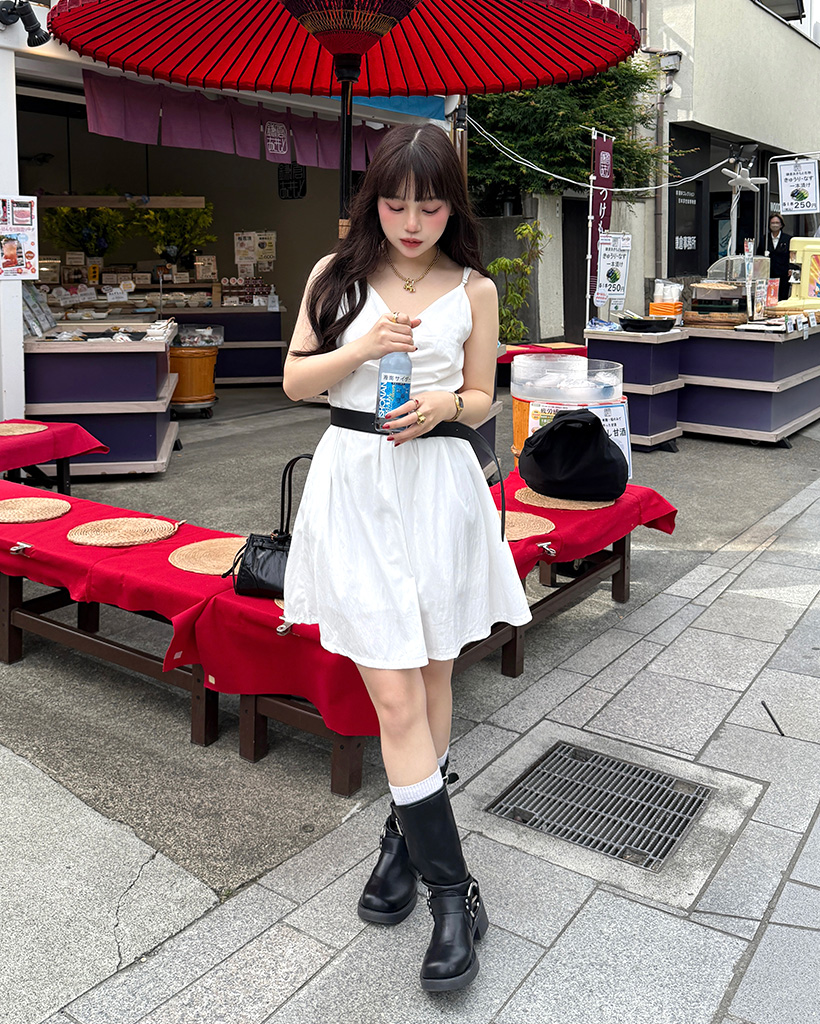 ★boohoo★ ストラップ シャーリング ミニ ドレス 2色 送料込 シャーリングストラップミニドレス | ファッション通販サイト NUGU