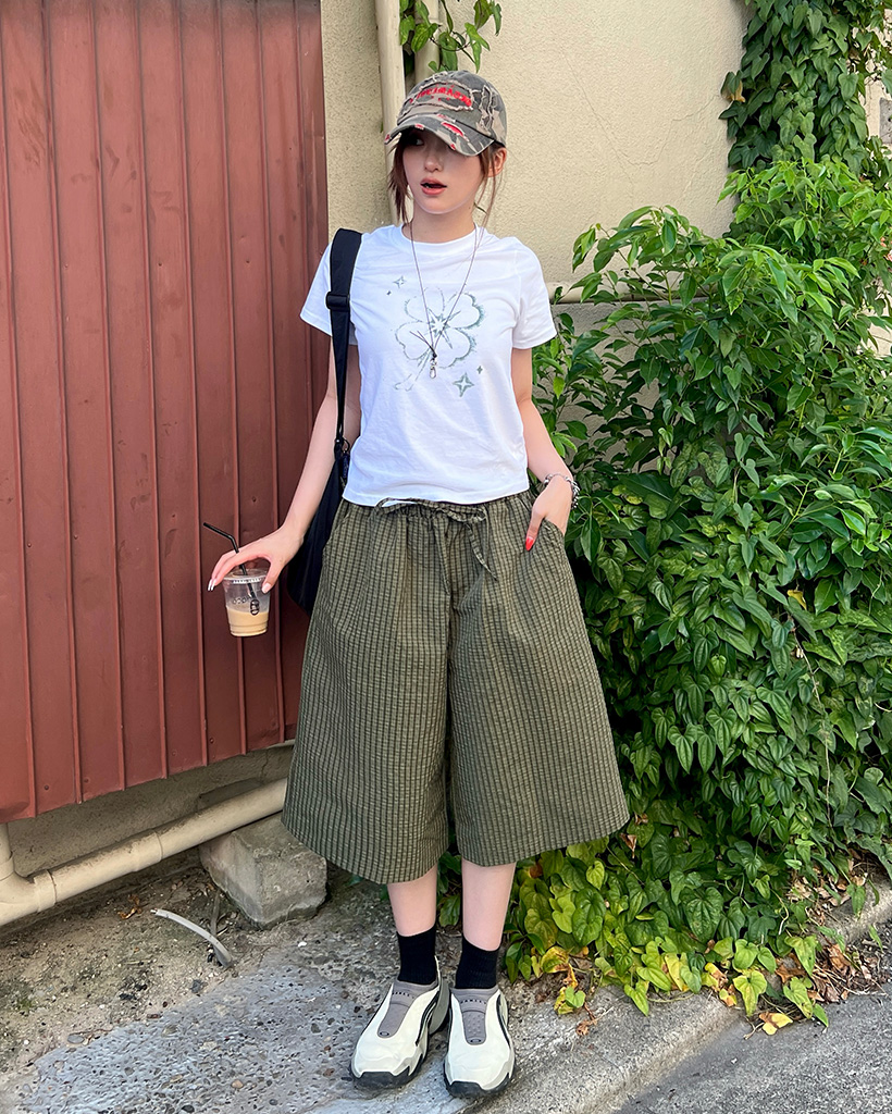 四つ葉のクローバーTシャツ | ファッション通販サイト NUGU