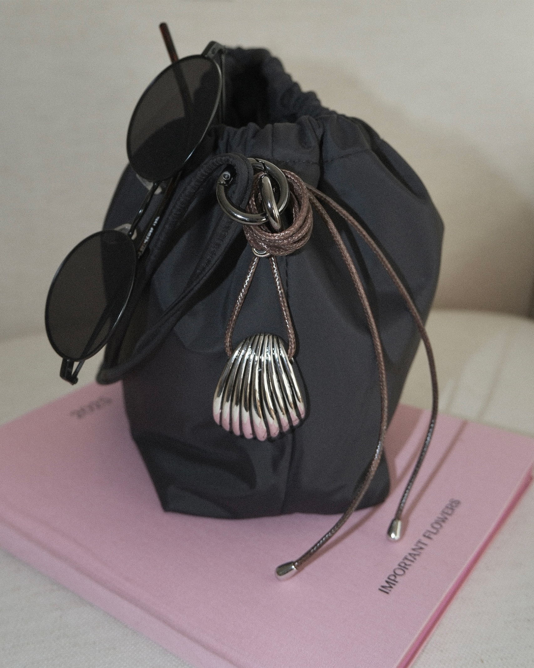 シェルバッグチャームロングネックレス | ファッション通販 シェルバッグチャームロングネックレス | ファッション通販