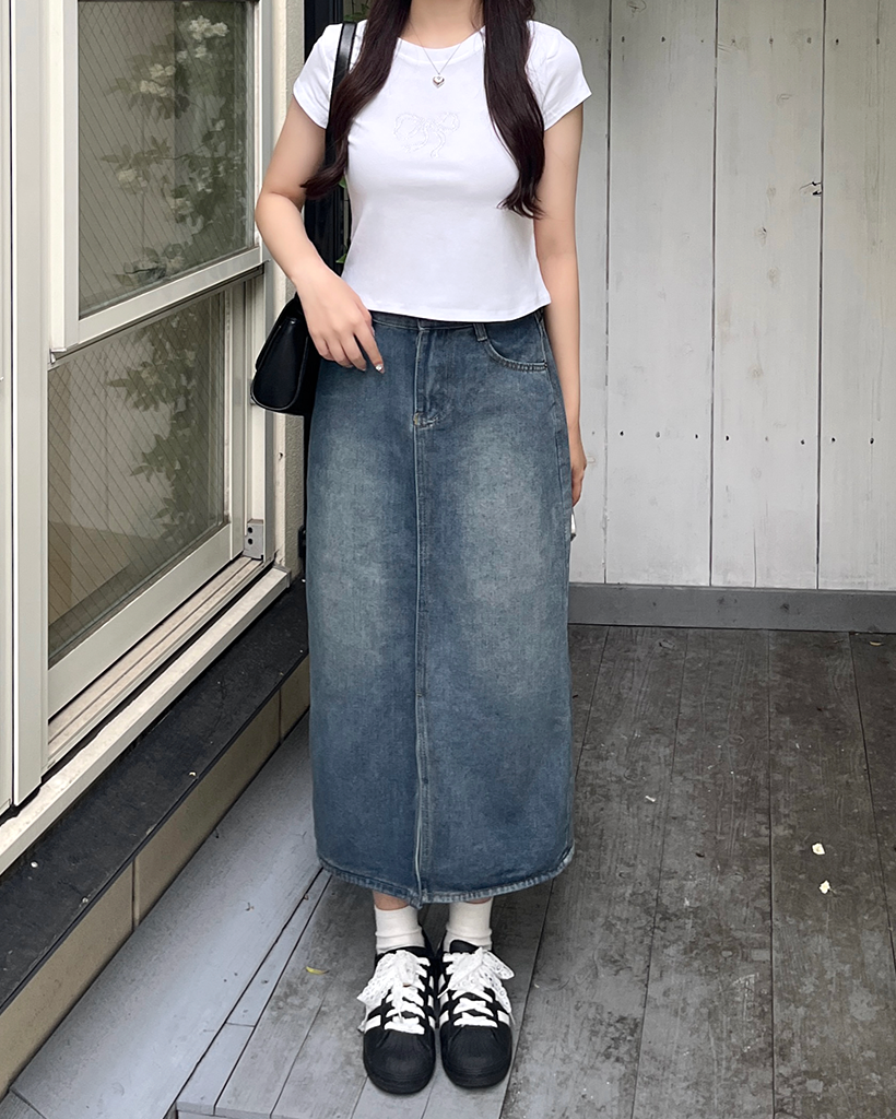 ☆*︎様 DIANTE ロールスリットデニムスカート 今年のデニムスカートも可愛い💕 フロントデザインはボタン仕様
