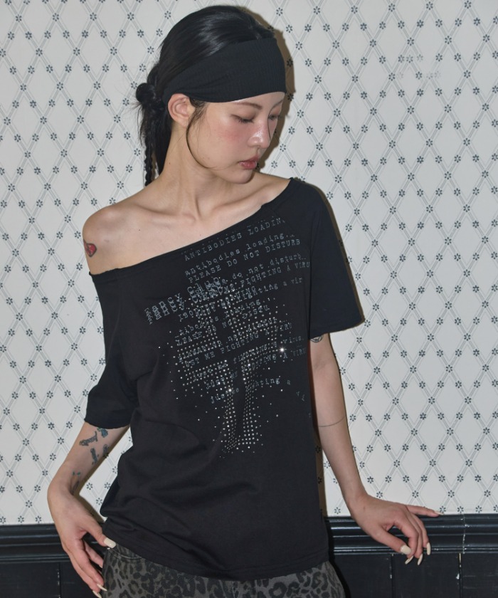 Divine Cross One-Shoulder Tee (Black) F25QB138