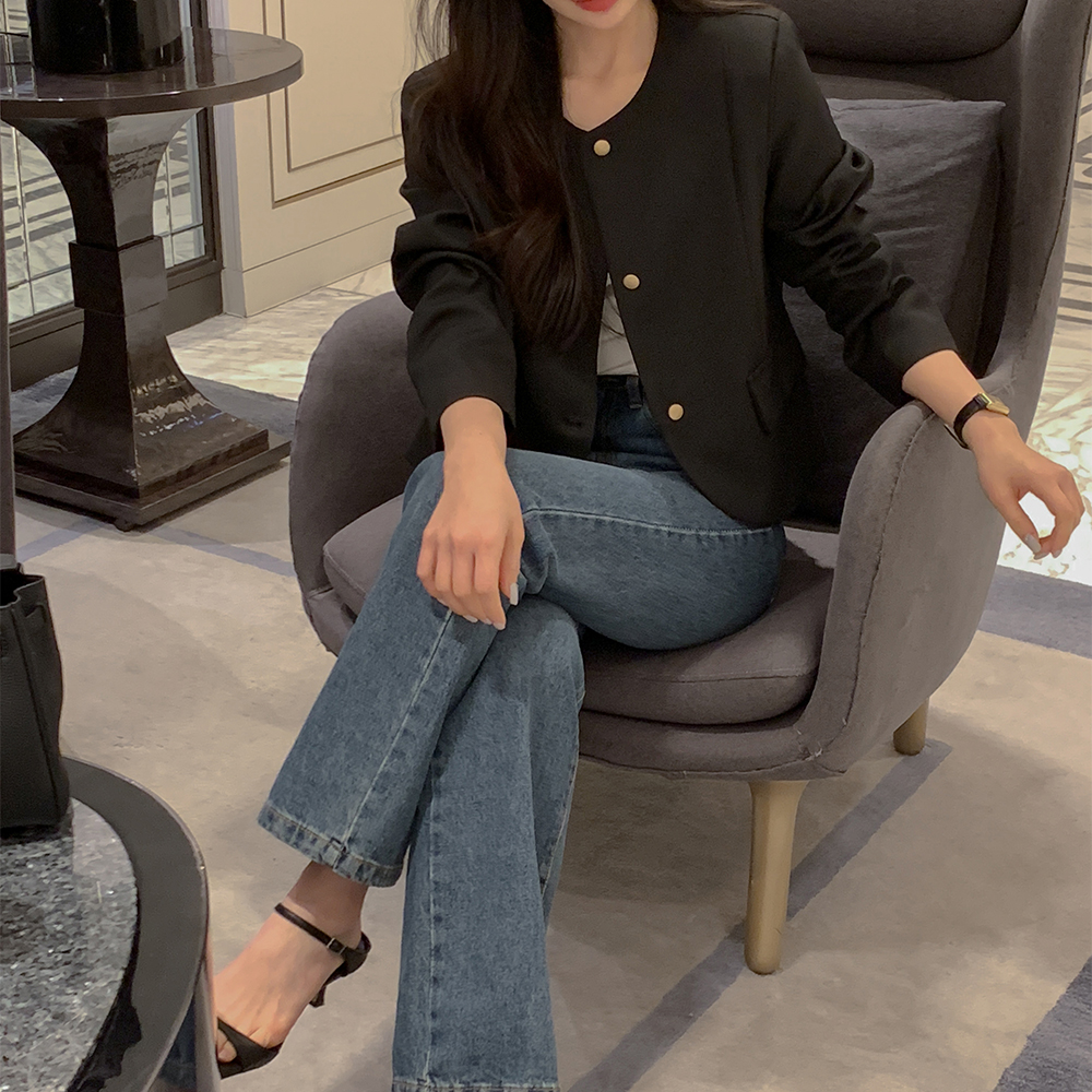 ボタン付きショート丈ジャケット