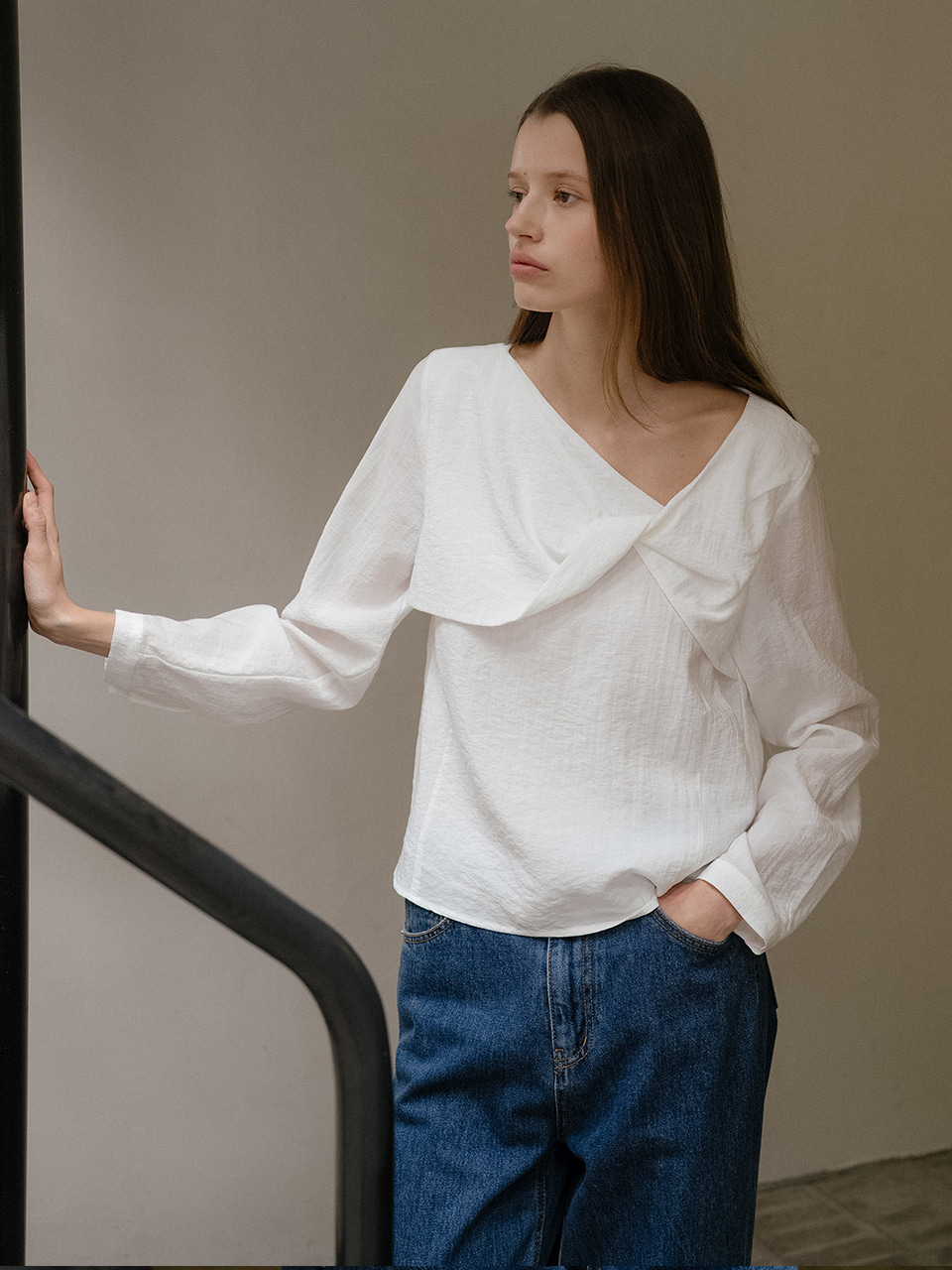 Twisted soft texture blouse [TISP06BL05]_Ivory