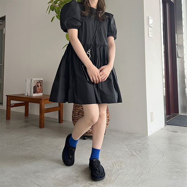 黒パフスリーブミニワンピース ブラックパフスリーブミニワンピース F - メルカリ