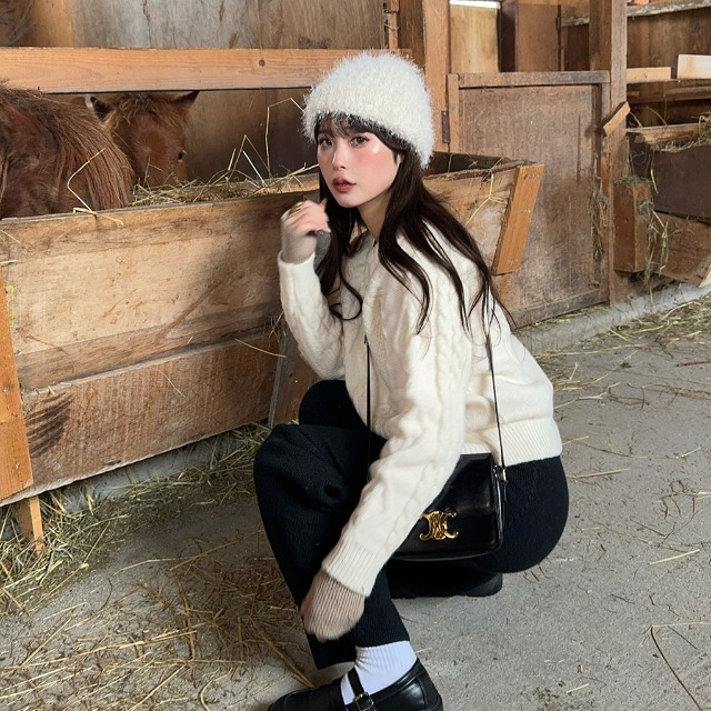 ケーブルニット